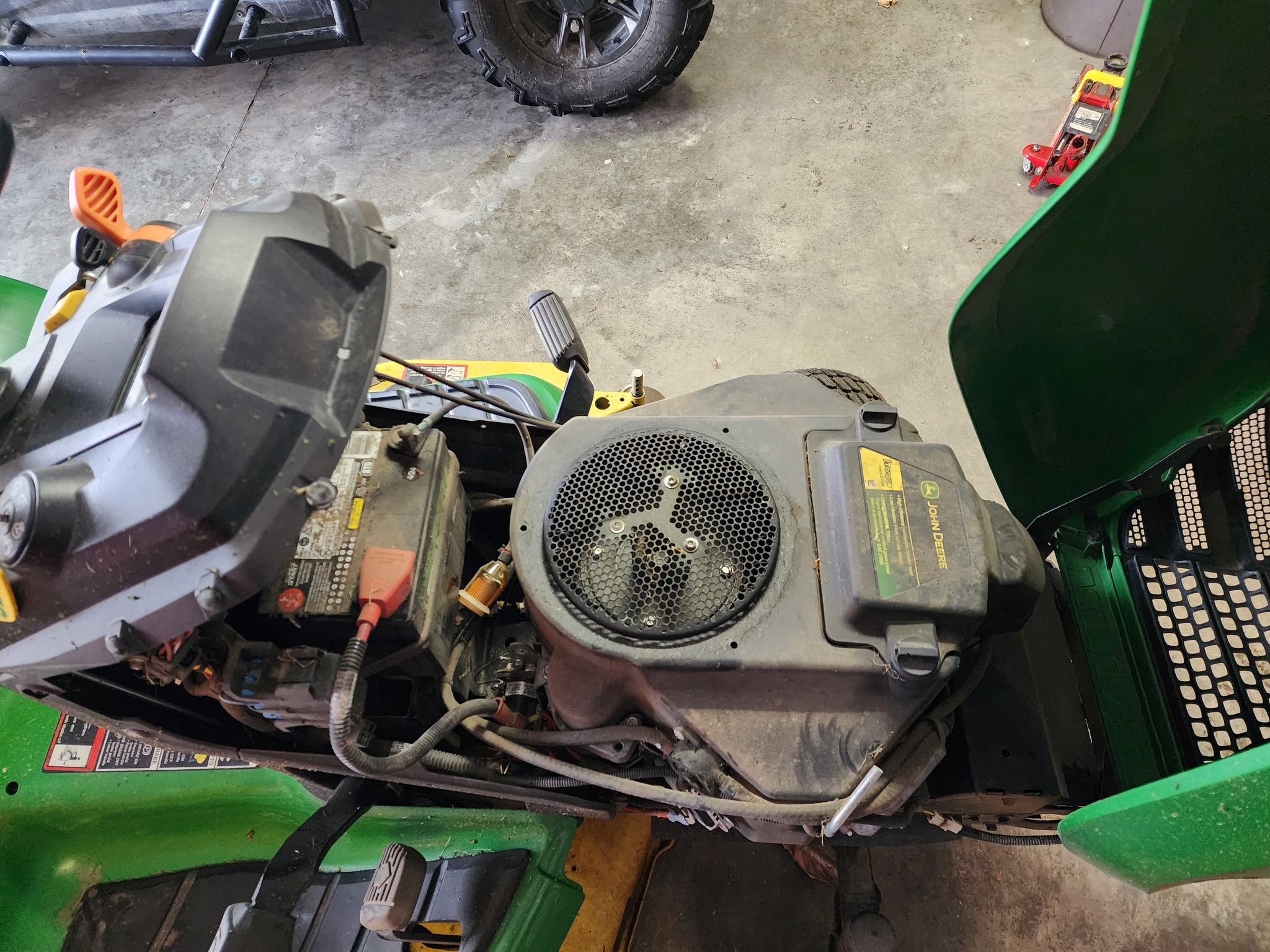 2019 John Deere X380 Image 8