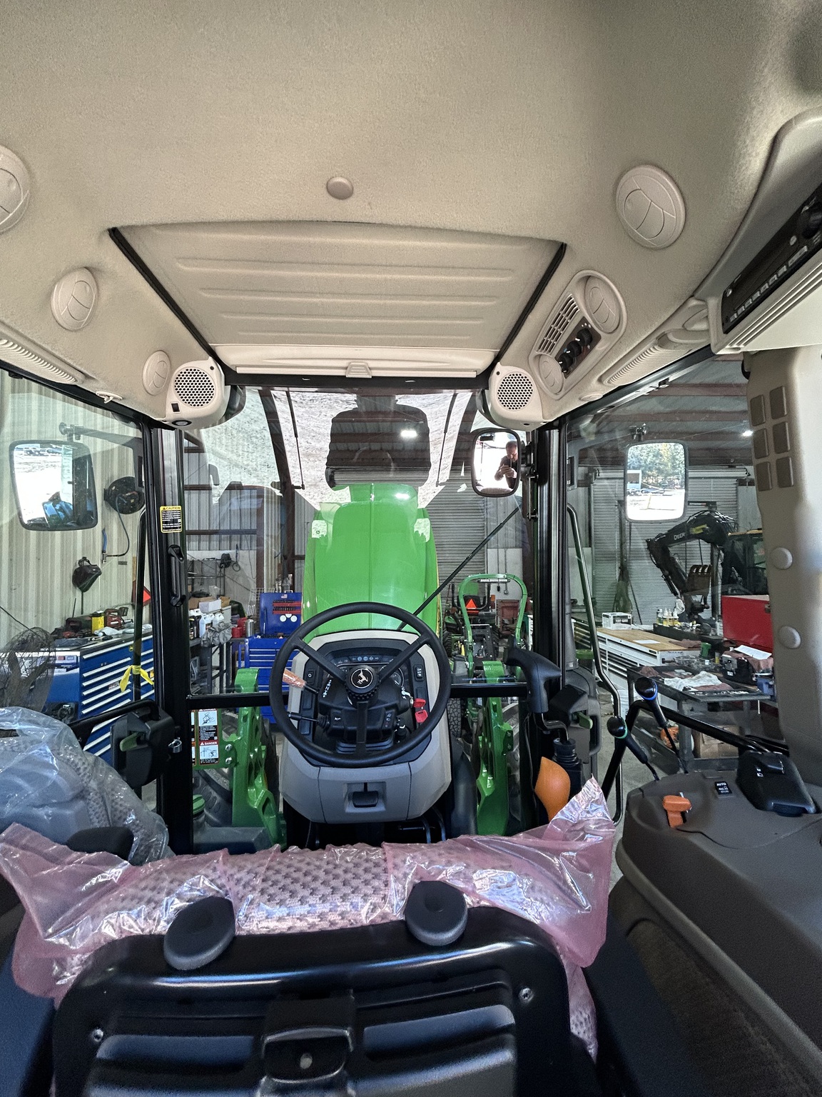 2025 John Deere 5105M Image 6