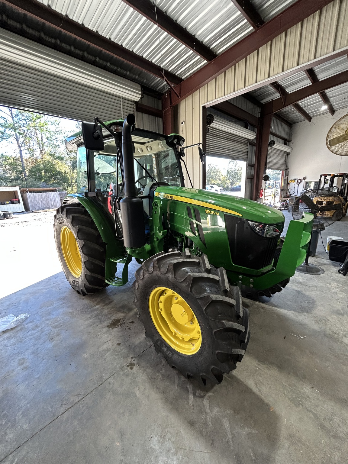 2025 John Deere 5105M Image 1