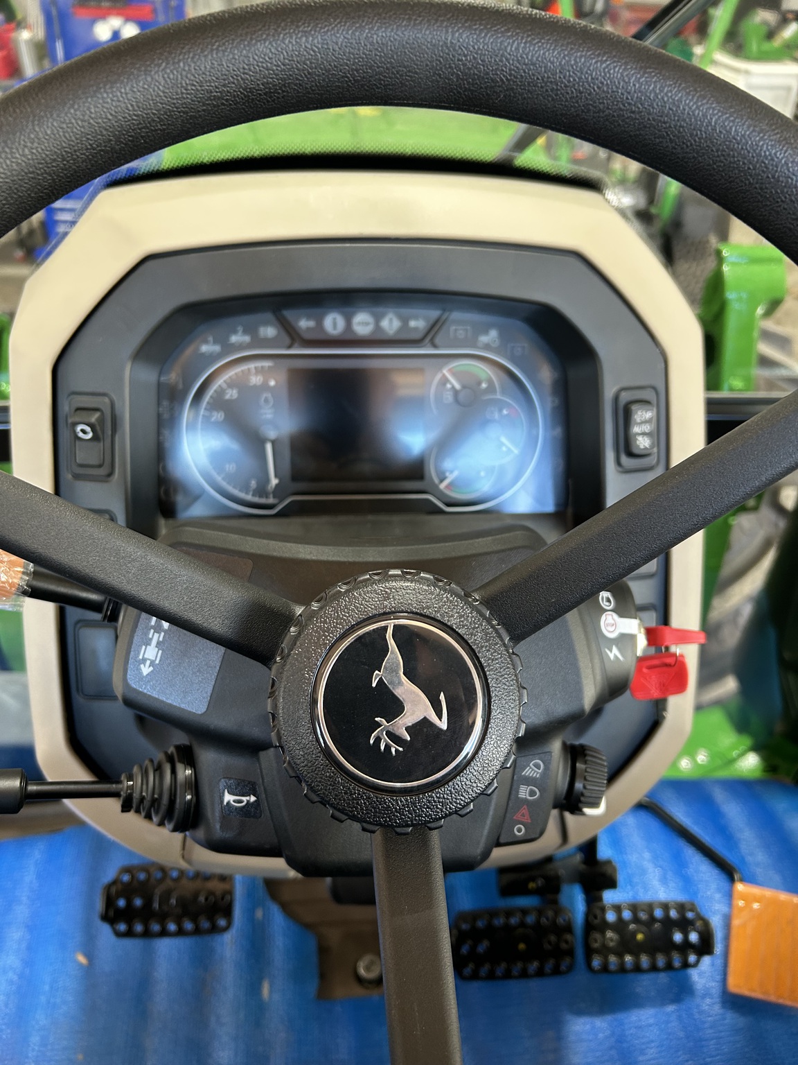 2025 John Deere 5105M Image 9