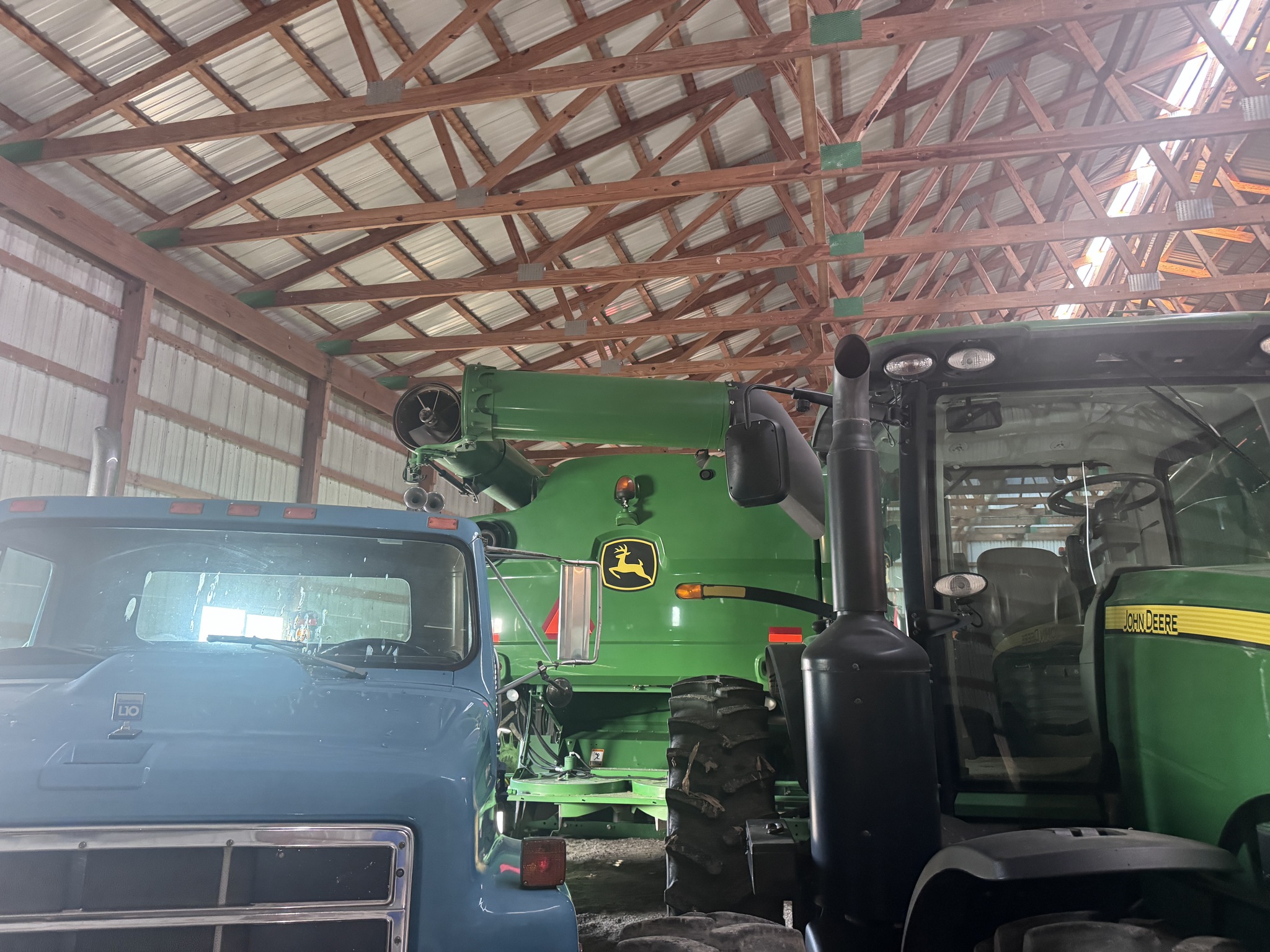 2015 John Deere S670 Image 2