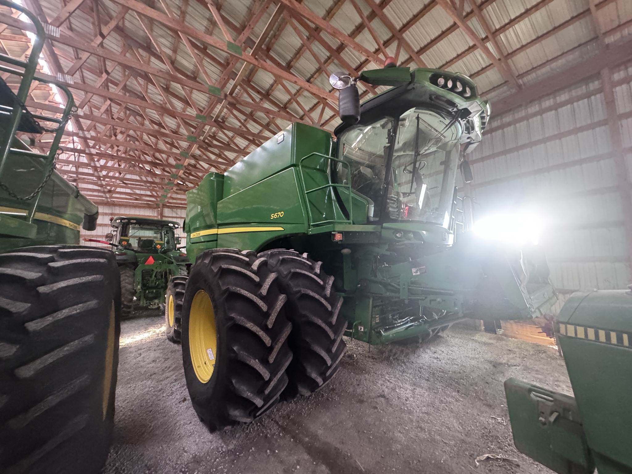 2015 John Deere S670 Image 8