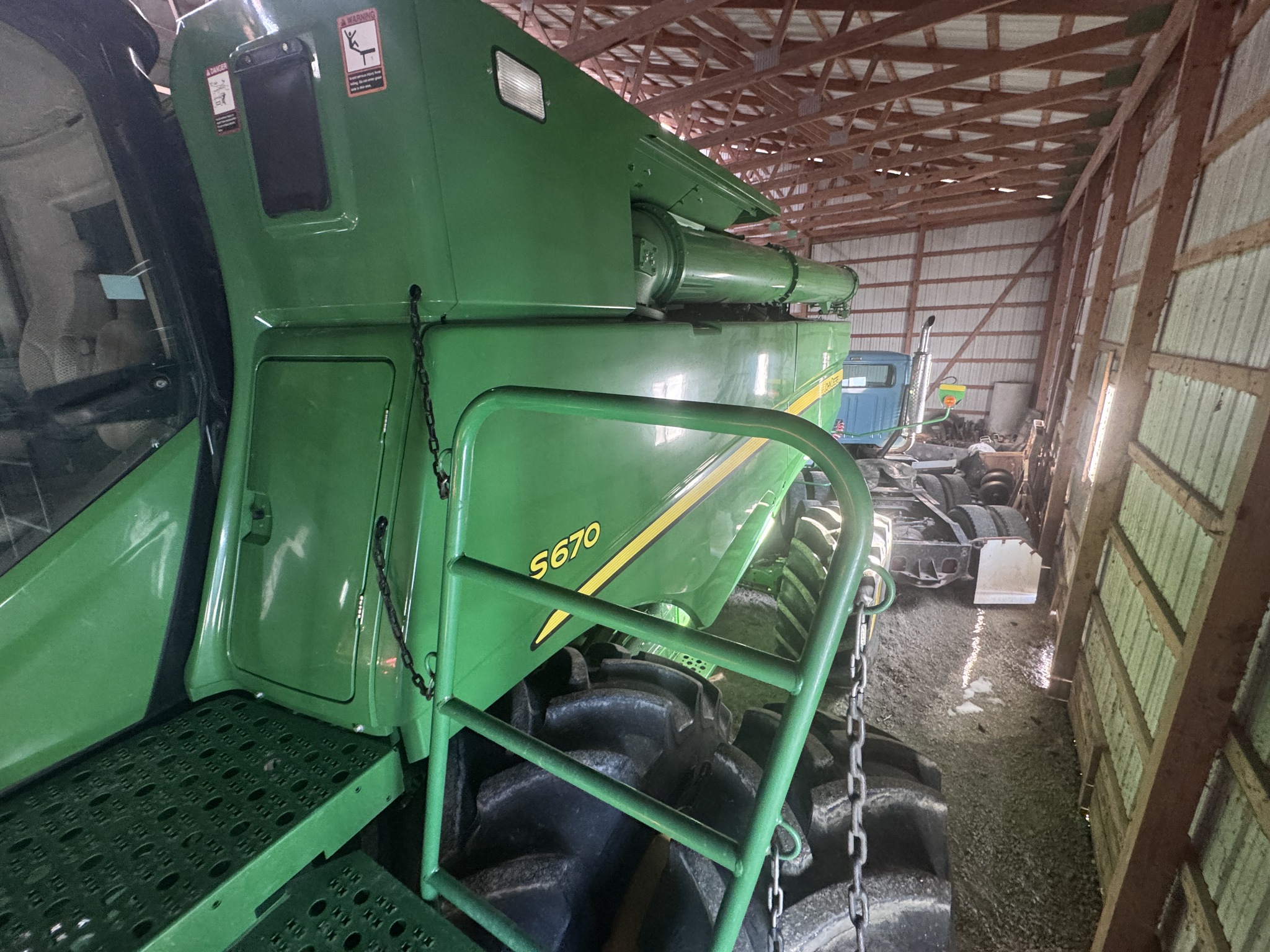 2015 John Deere S670 Image 11