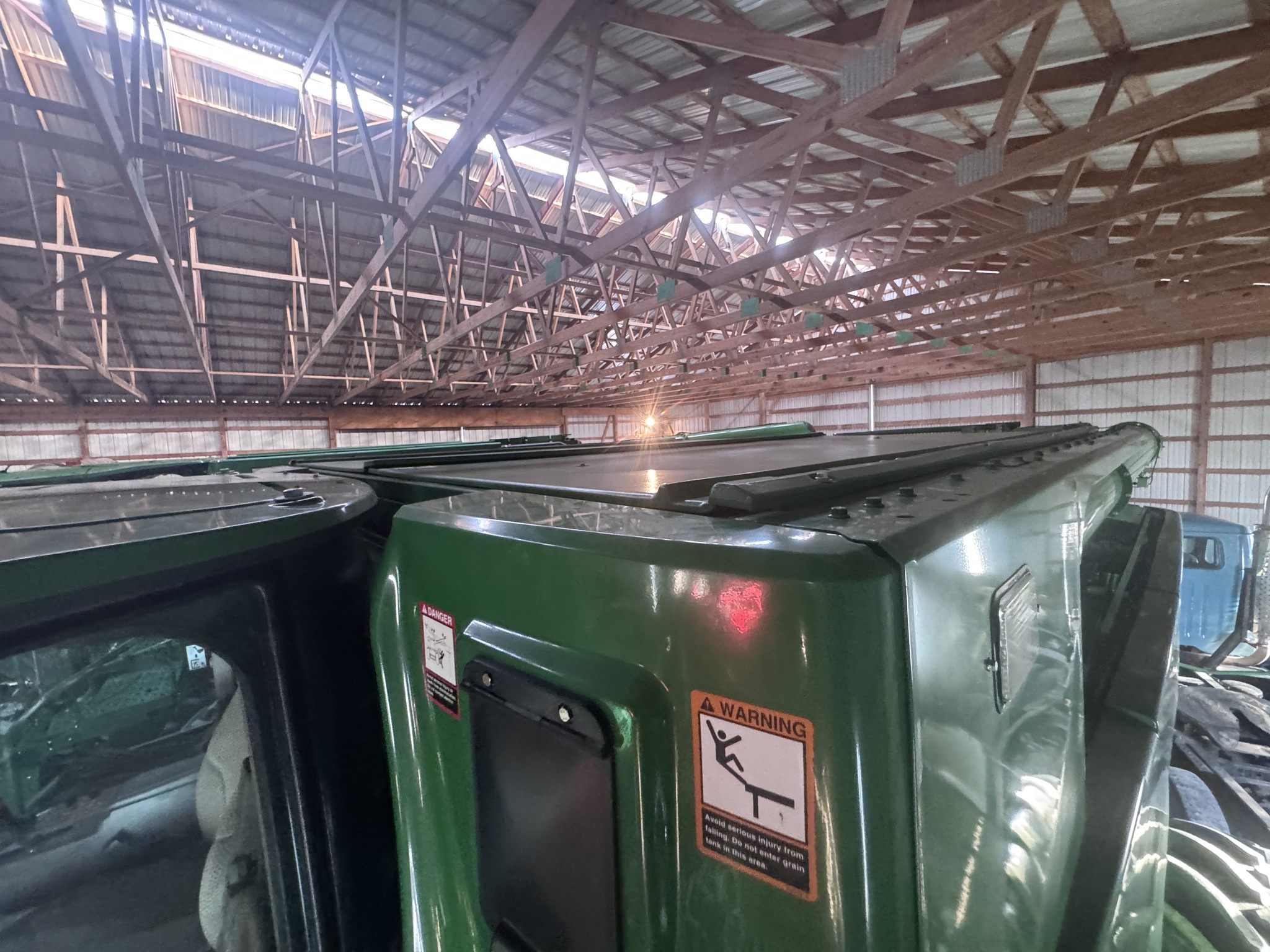 2015 John Deere S670 Image 12