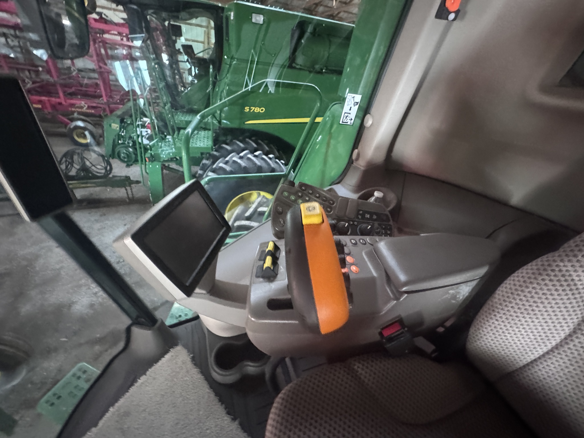 2015 John Deere S670 Image 14