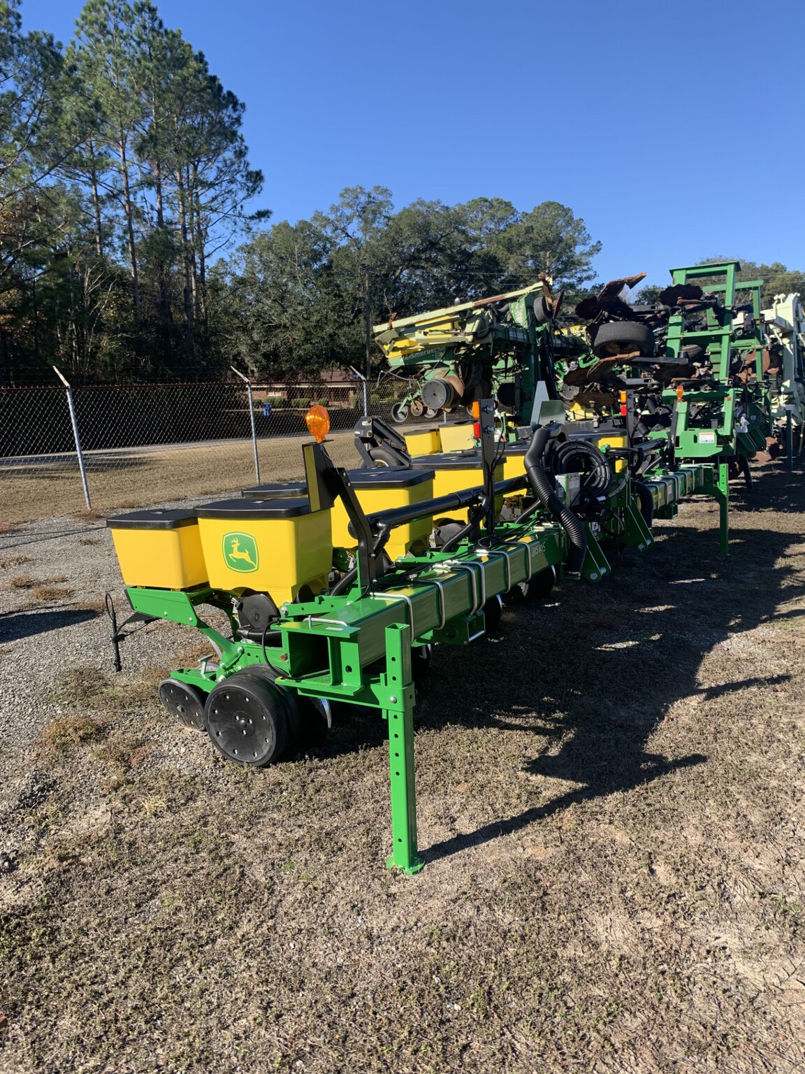 2025 John Deere 1705 Image 4