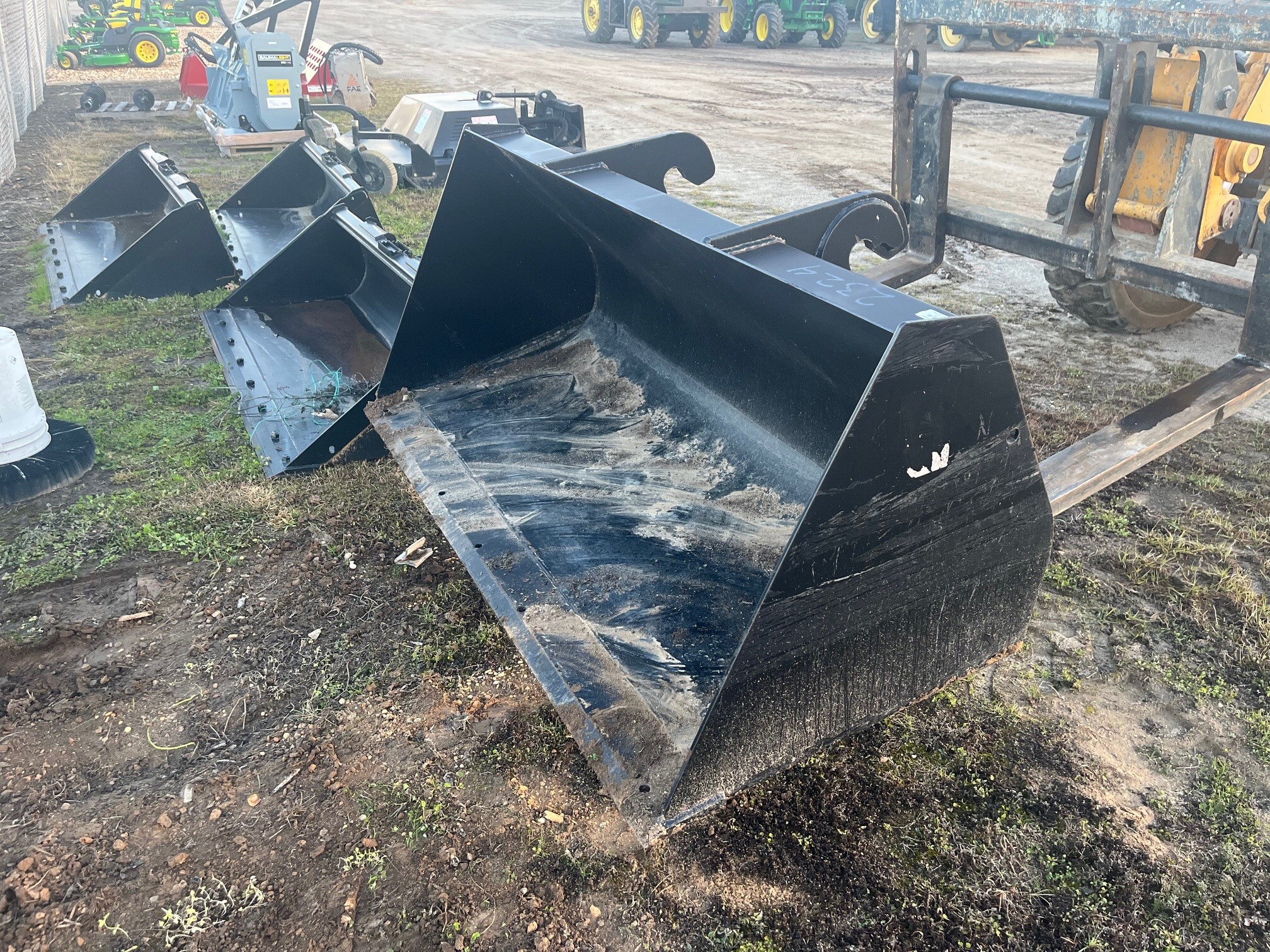 JLG JLG 1.0 BUCKET Image 1