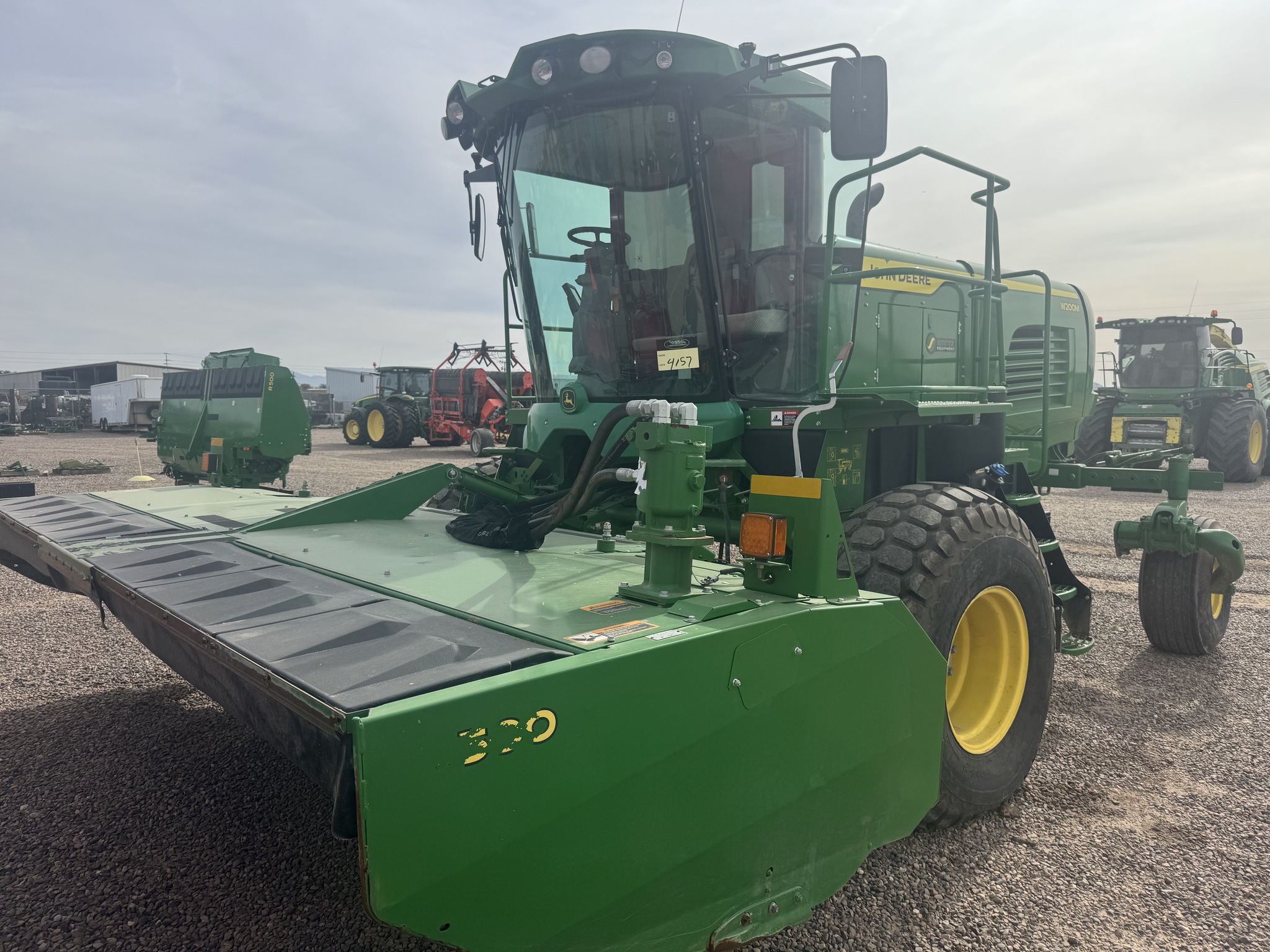 2022 John Deere W200M Image 3