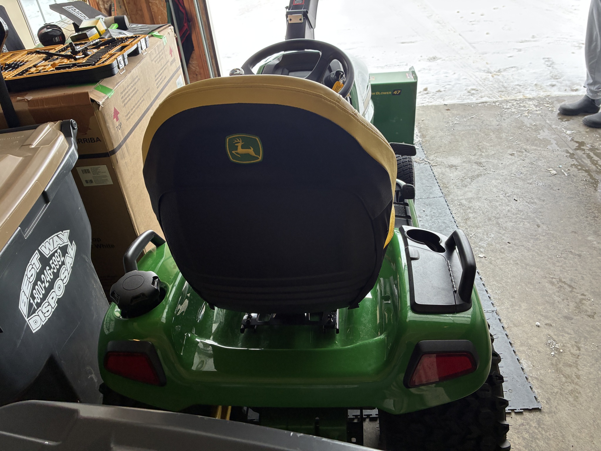 2023 John Deere X590 Image 4