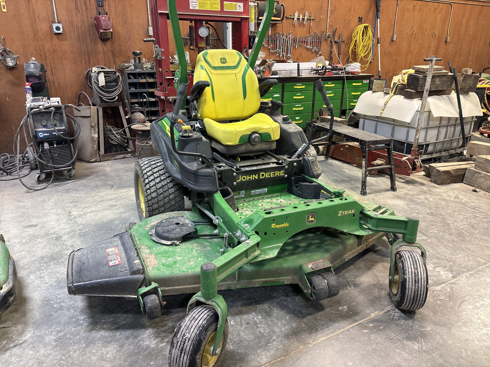 Used 2024 John Deere Z950R Zero Turn Mowers at Koenig Equipment in Franklin, IN - PhotoXL0