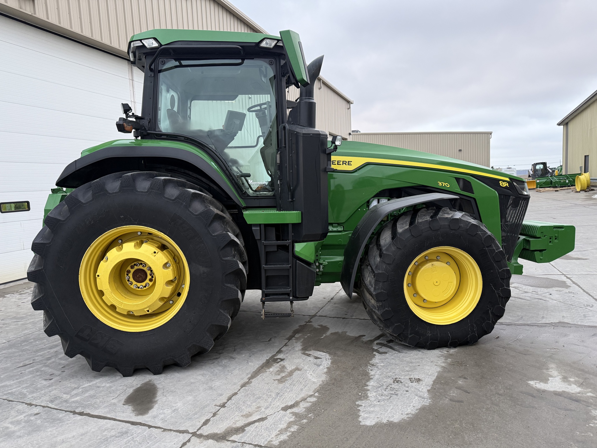 2023 John Deere 8R 370 Image 2