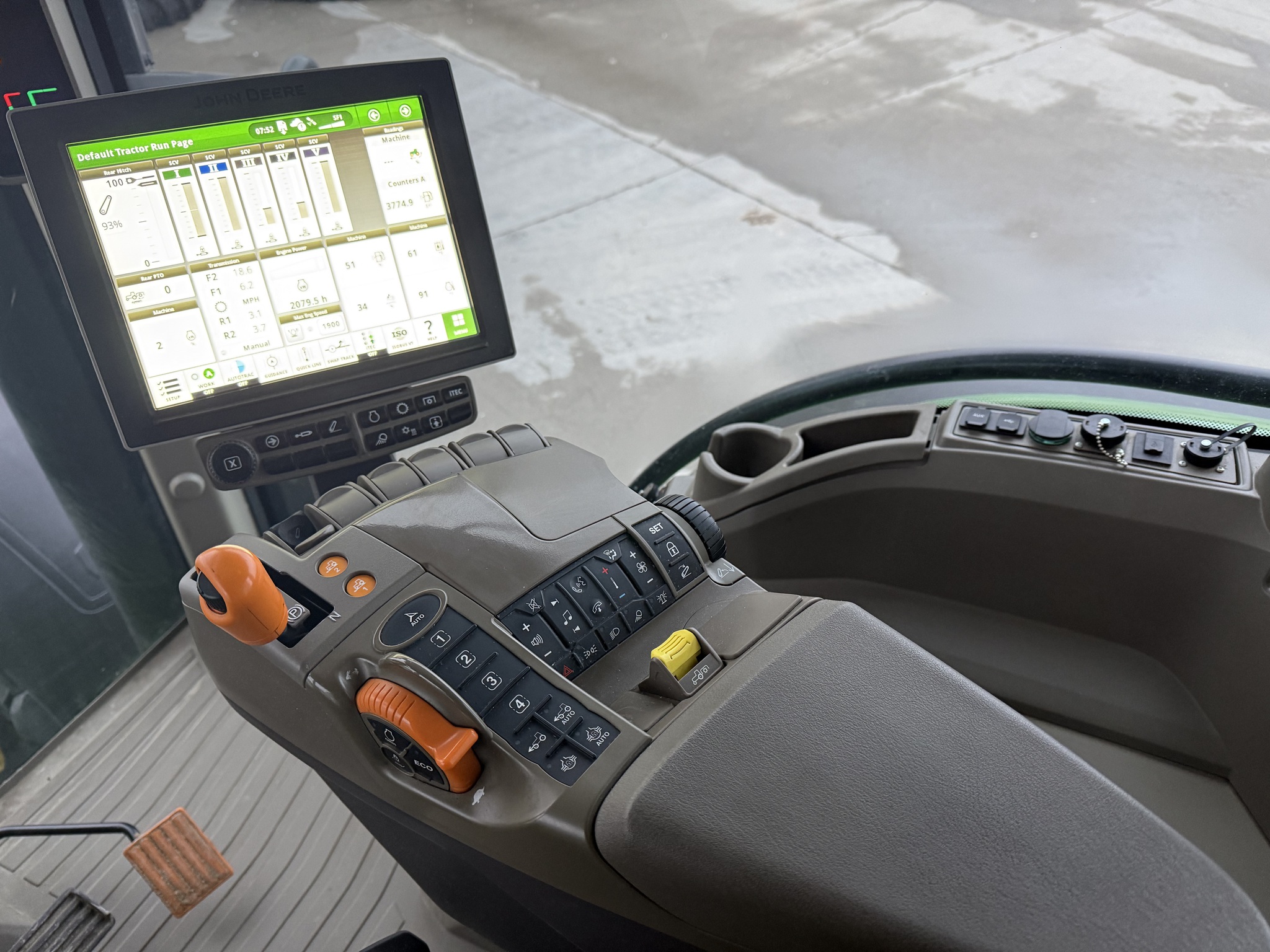 2023 John Deere 8R 370 Image 10