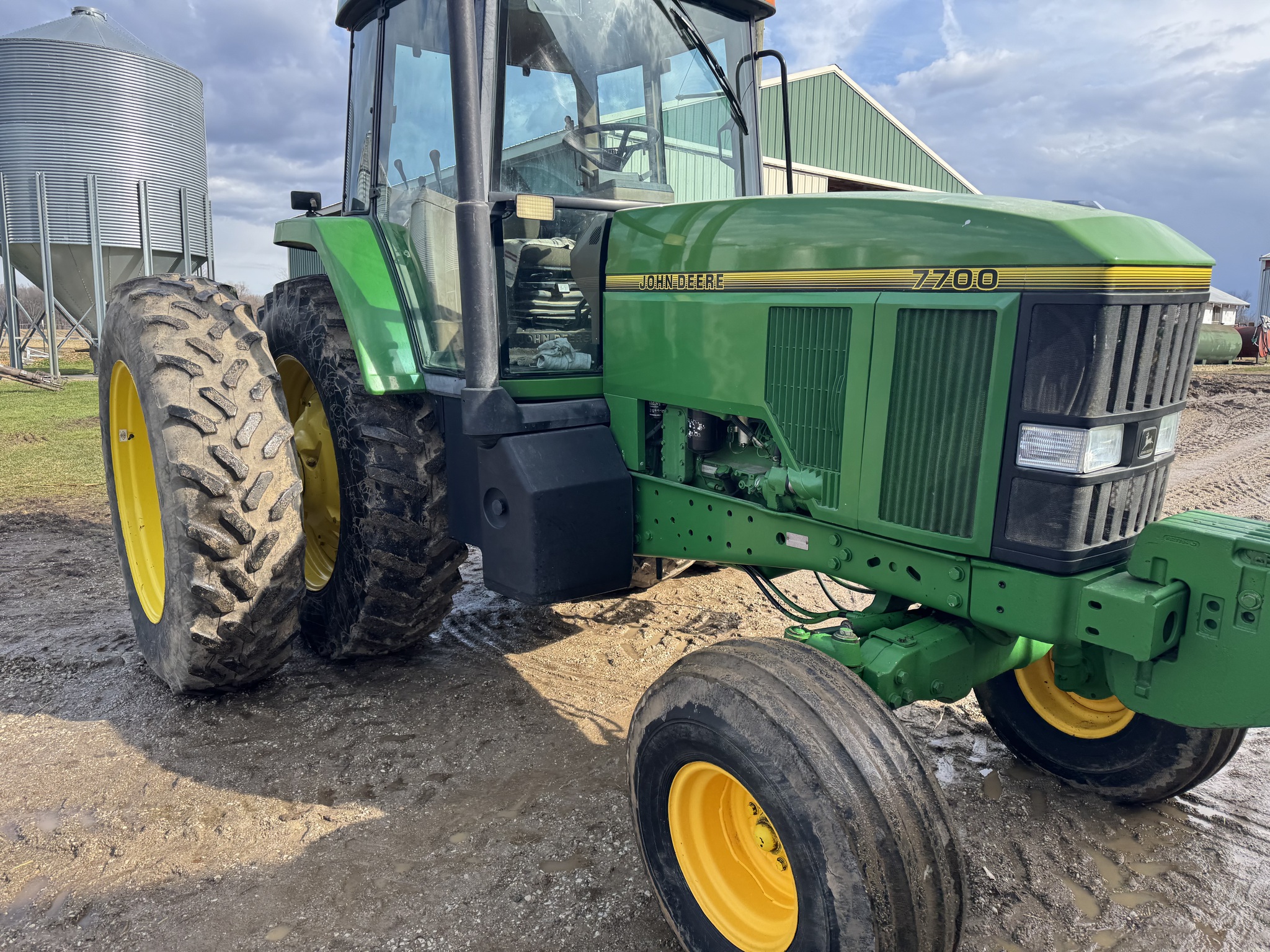 1996 John Deere 7700 Image 2