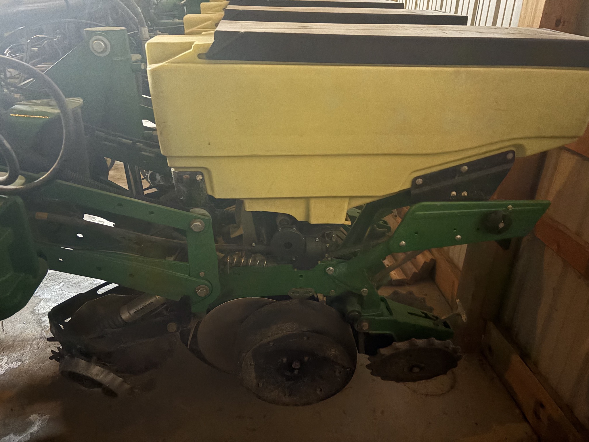 2015 John Deere 1775NT Image 4