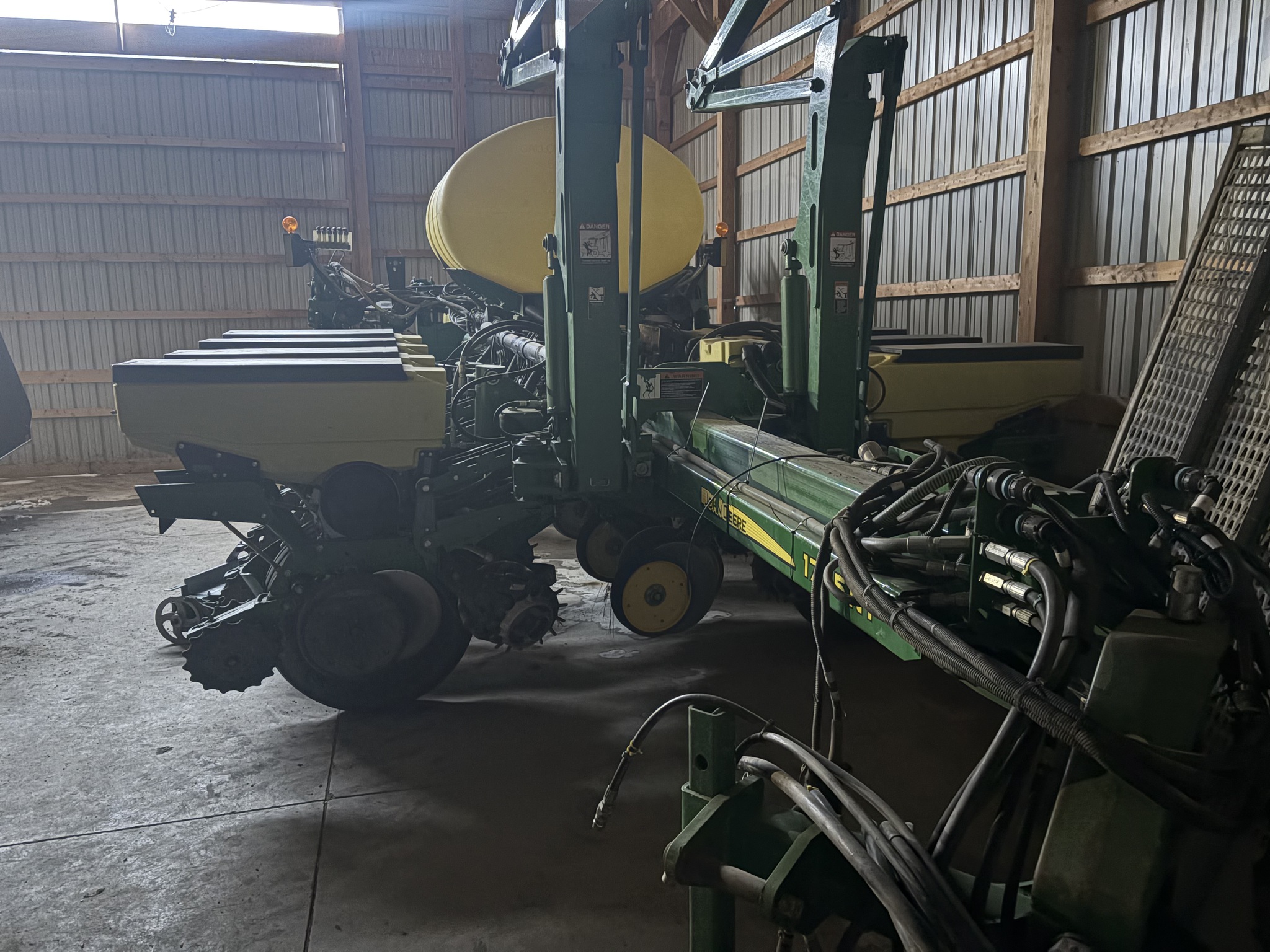 2015 John Deere 1775NT Image 1