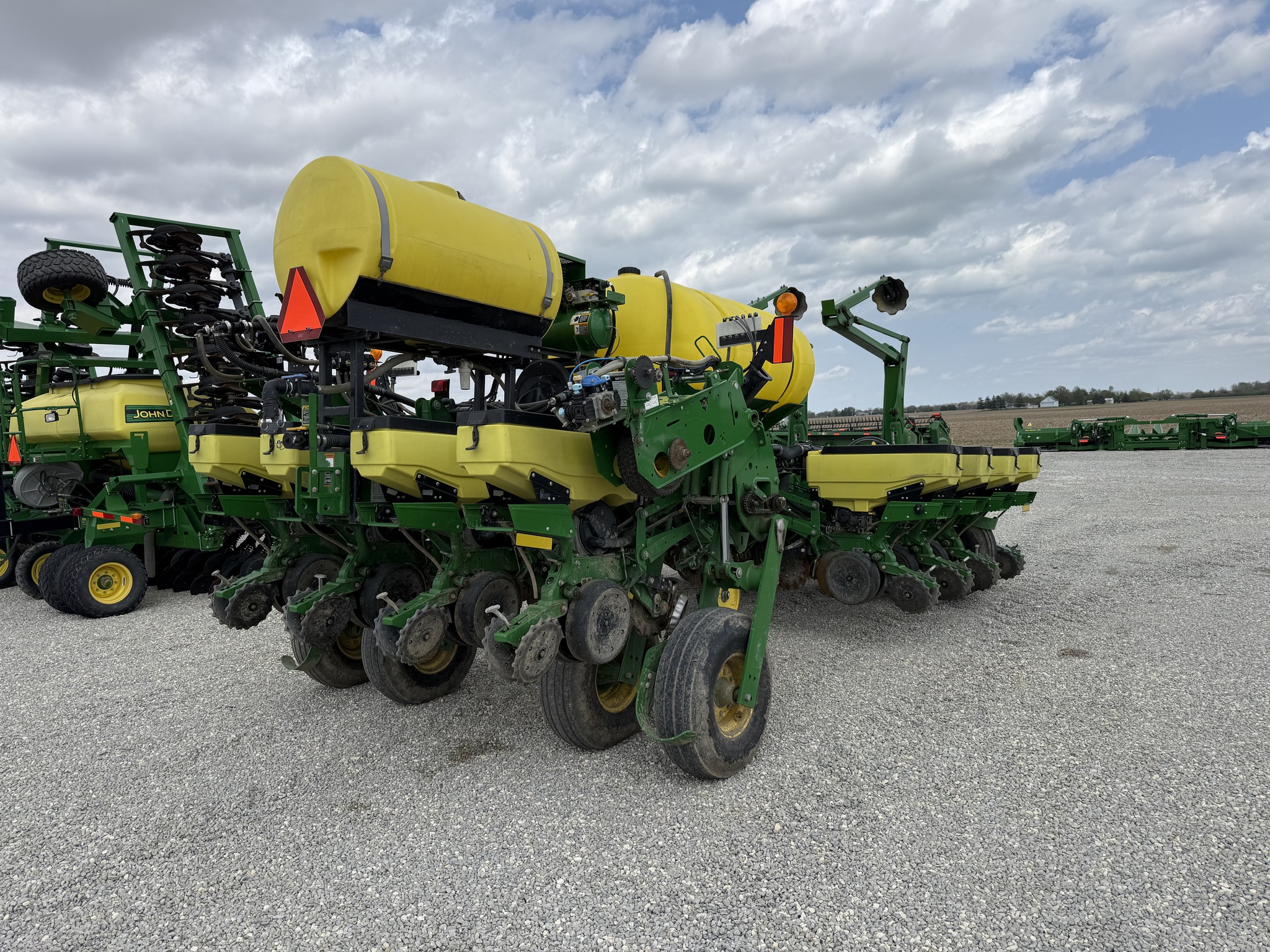 2015 John Deere 1775NT Image 3