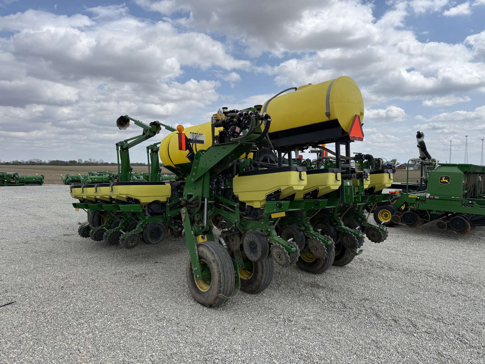 2015 John Deere 1775NT Image 4