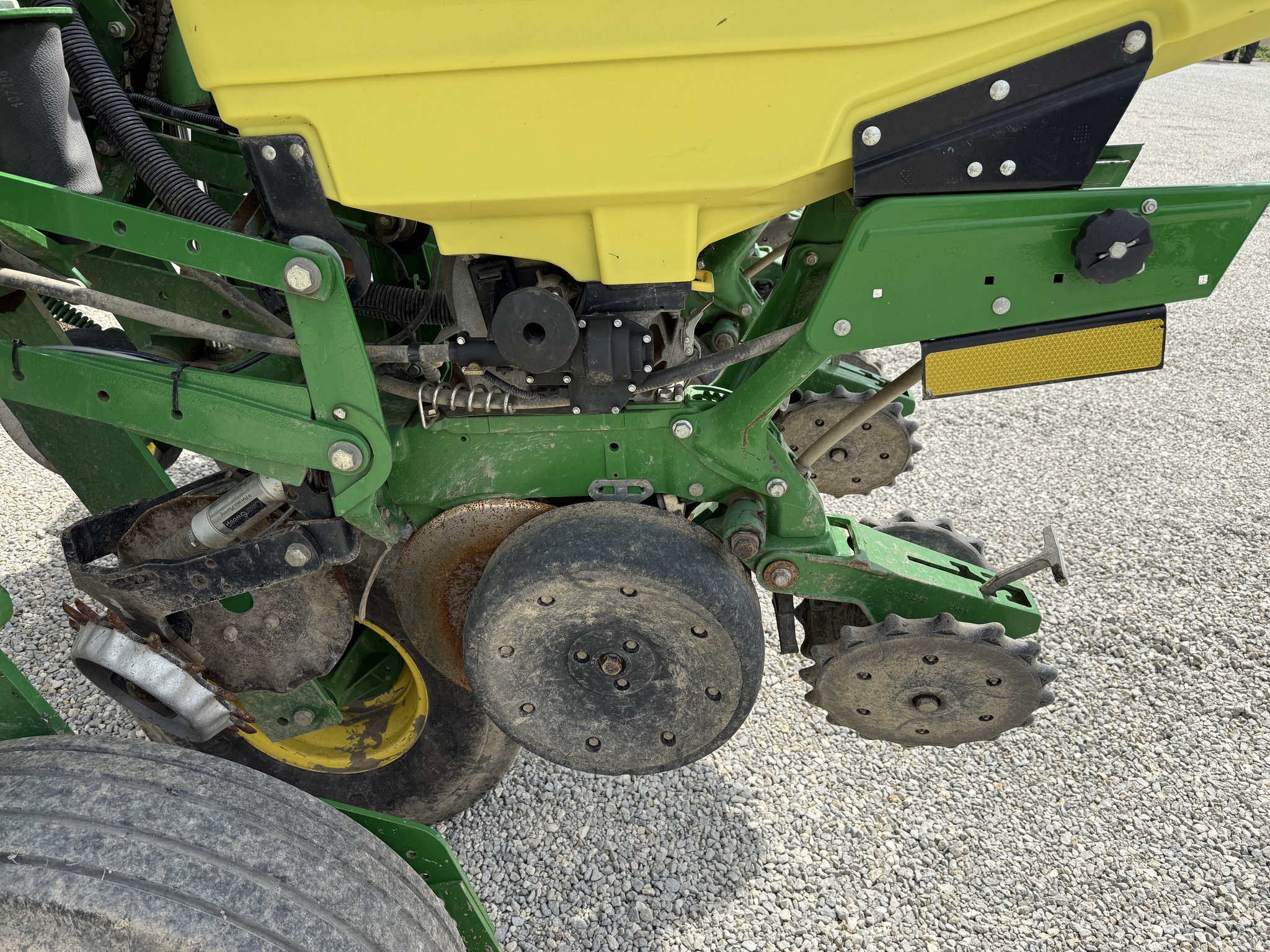 2015 John Deere 1775NT Image 8