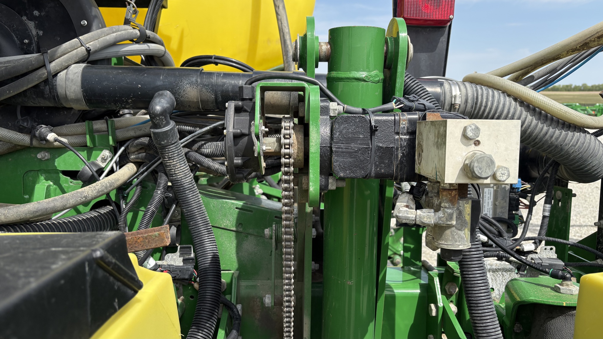 2015 John Deere 1775NT Image 18