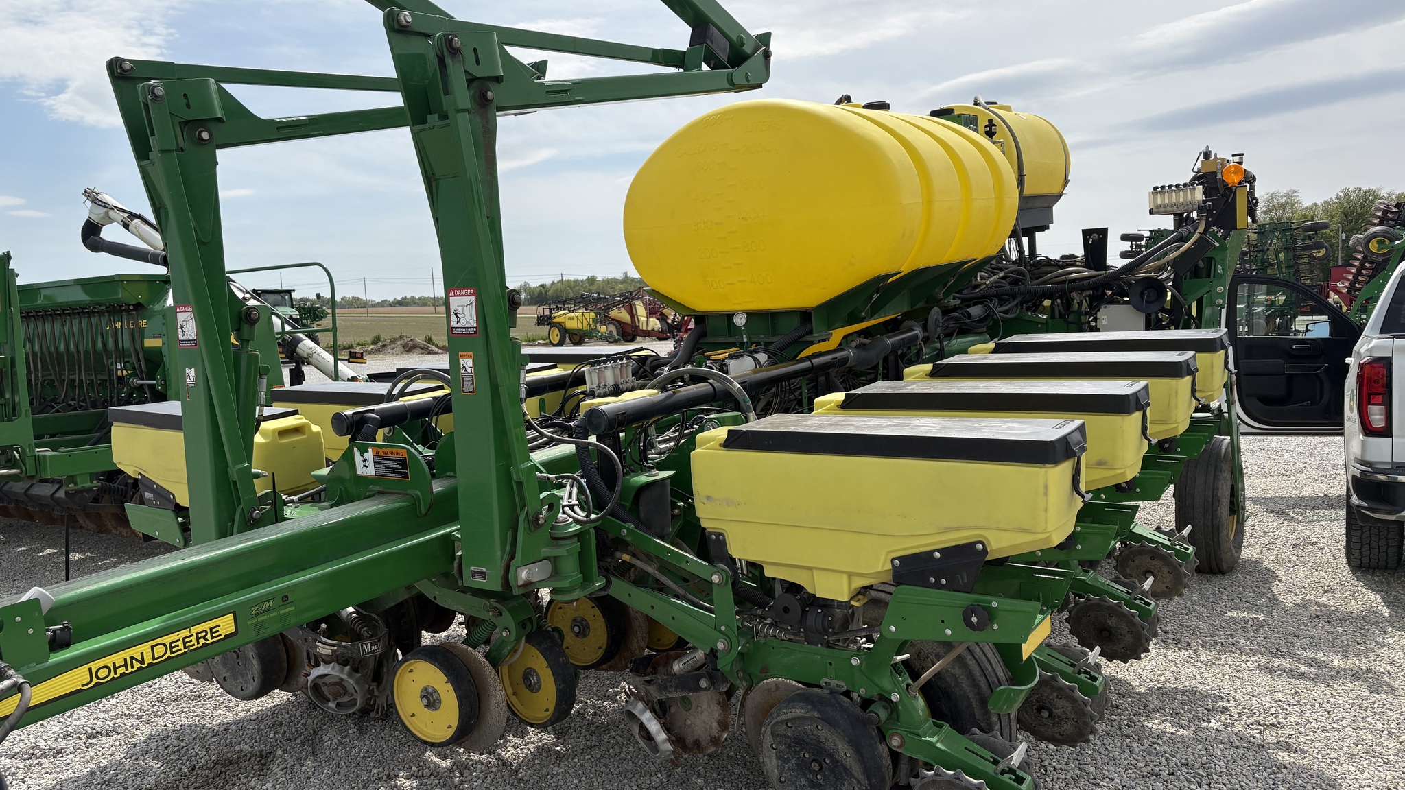 2015 John Deere 1775NT Image 1