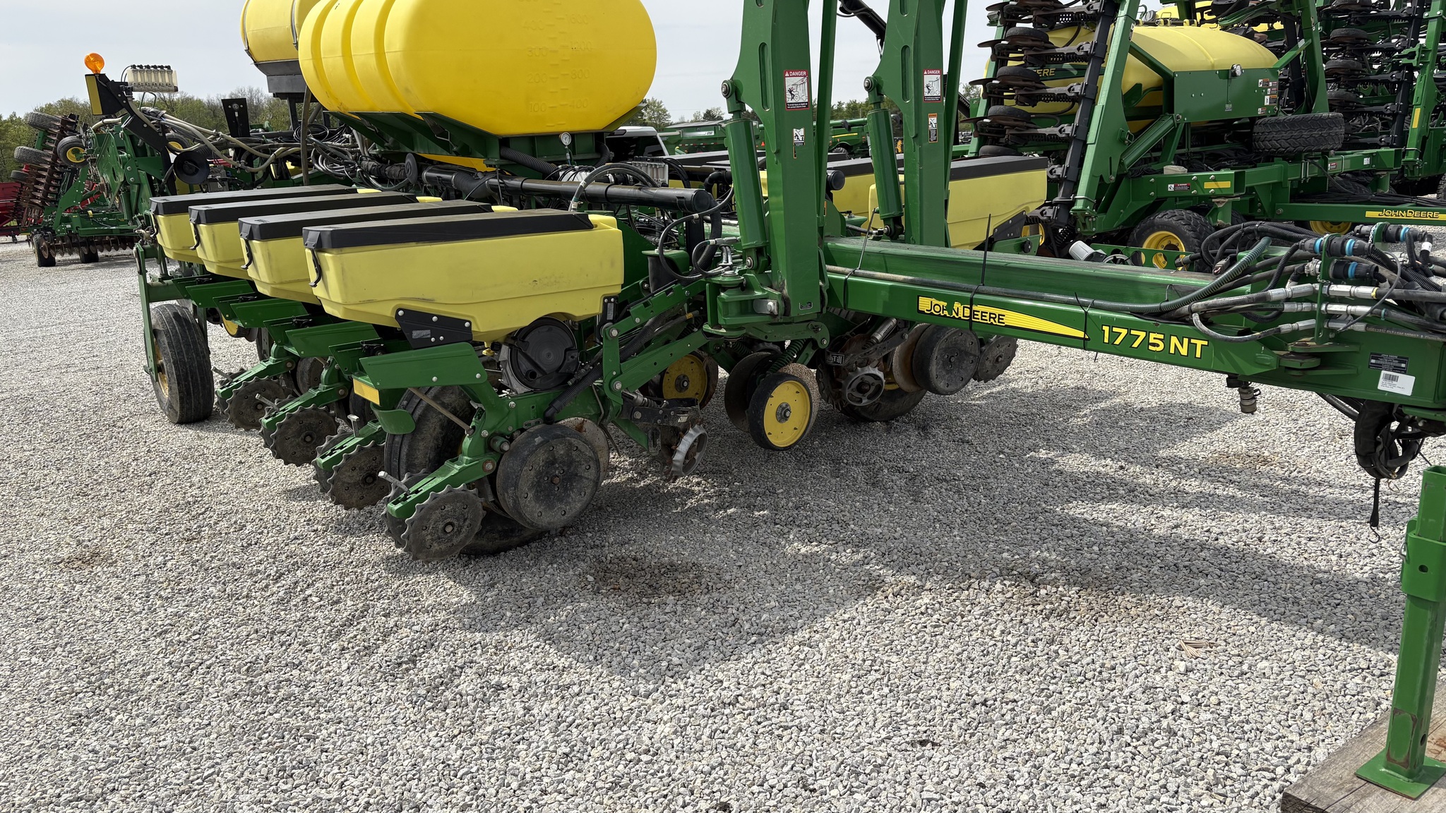 2015 John Deere 1775NT Image 2