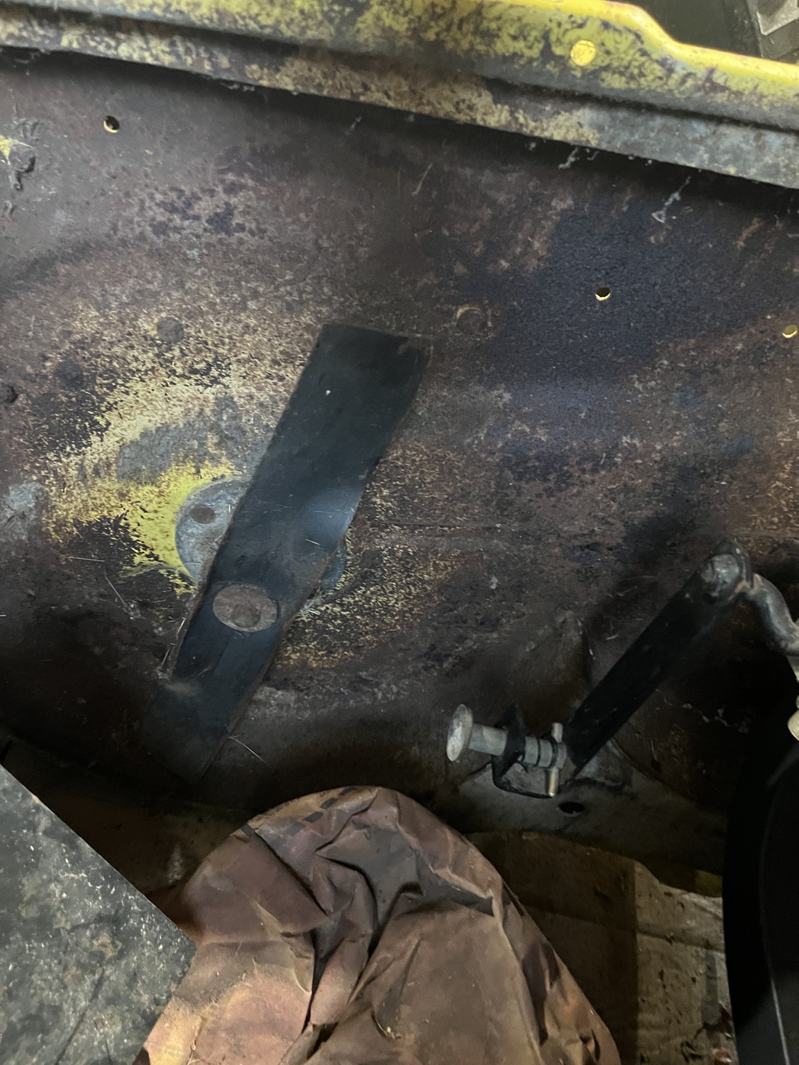 2004 John Deere X485 Image 12