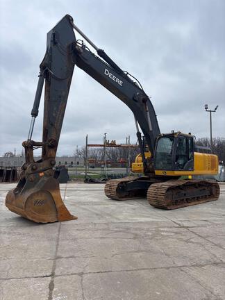 Photo of a 2022 John Deere 350G LC