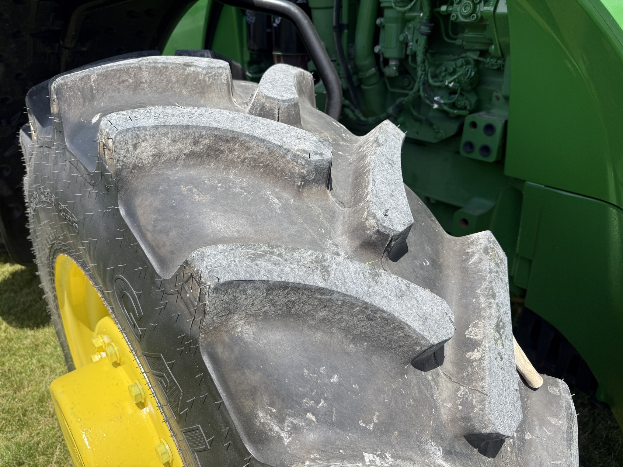 2014 John Deere 8260R Image 12