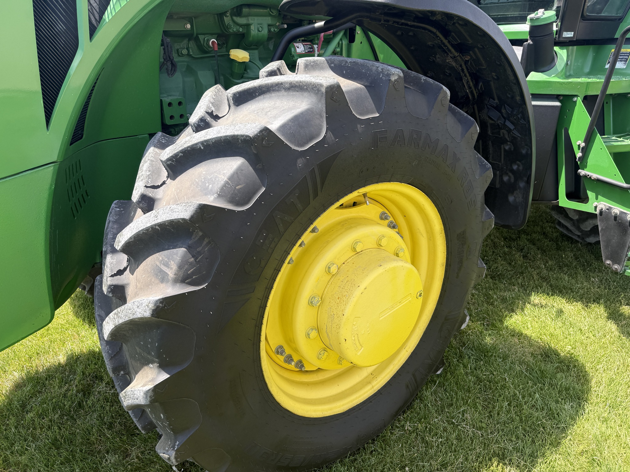 2014 John Deere 8260R Image 13