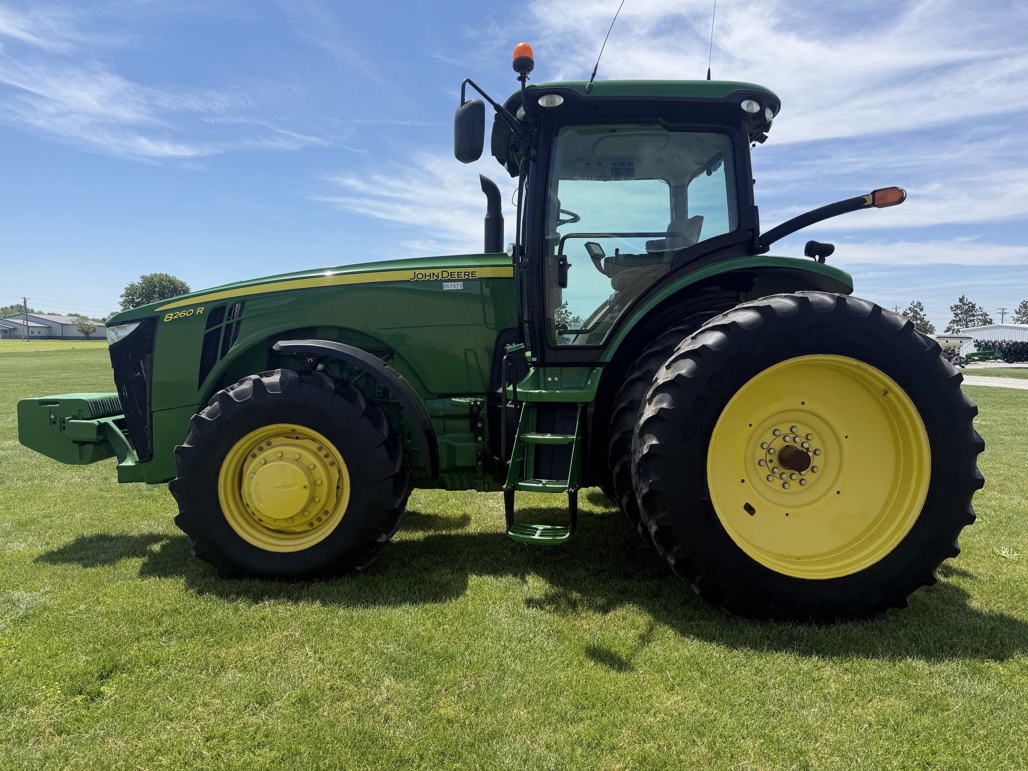 2014 John Deere 8260R Image 1