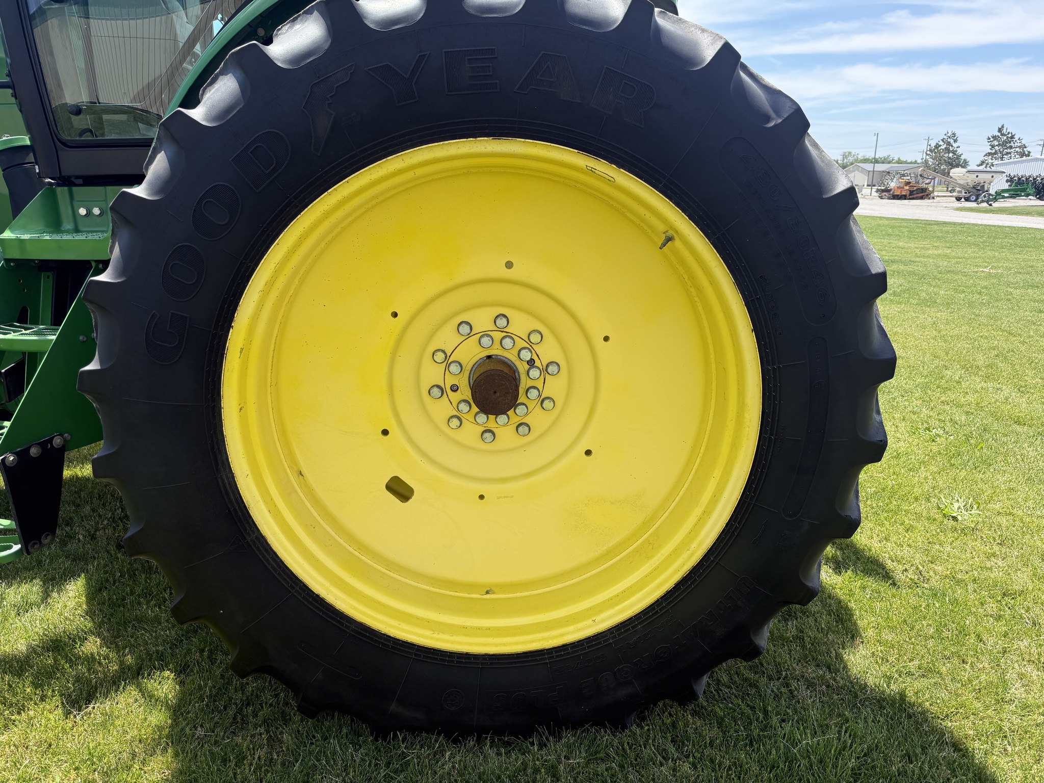 2014 John Deere 8260R Image 14