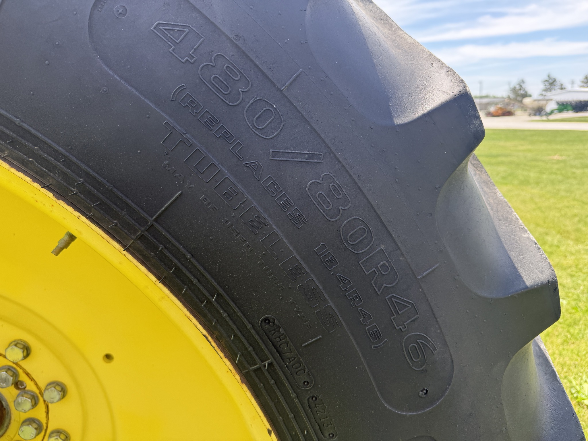 2014 John Deere 8260R Image 15