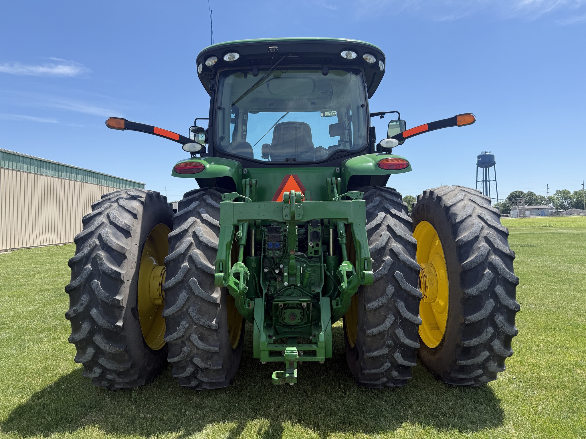 2014 John Deere 8260R Image 6