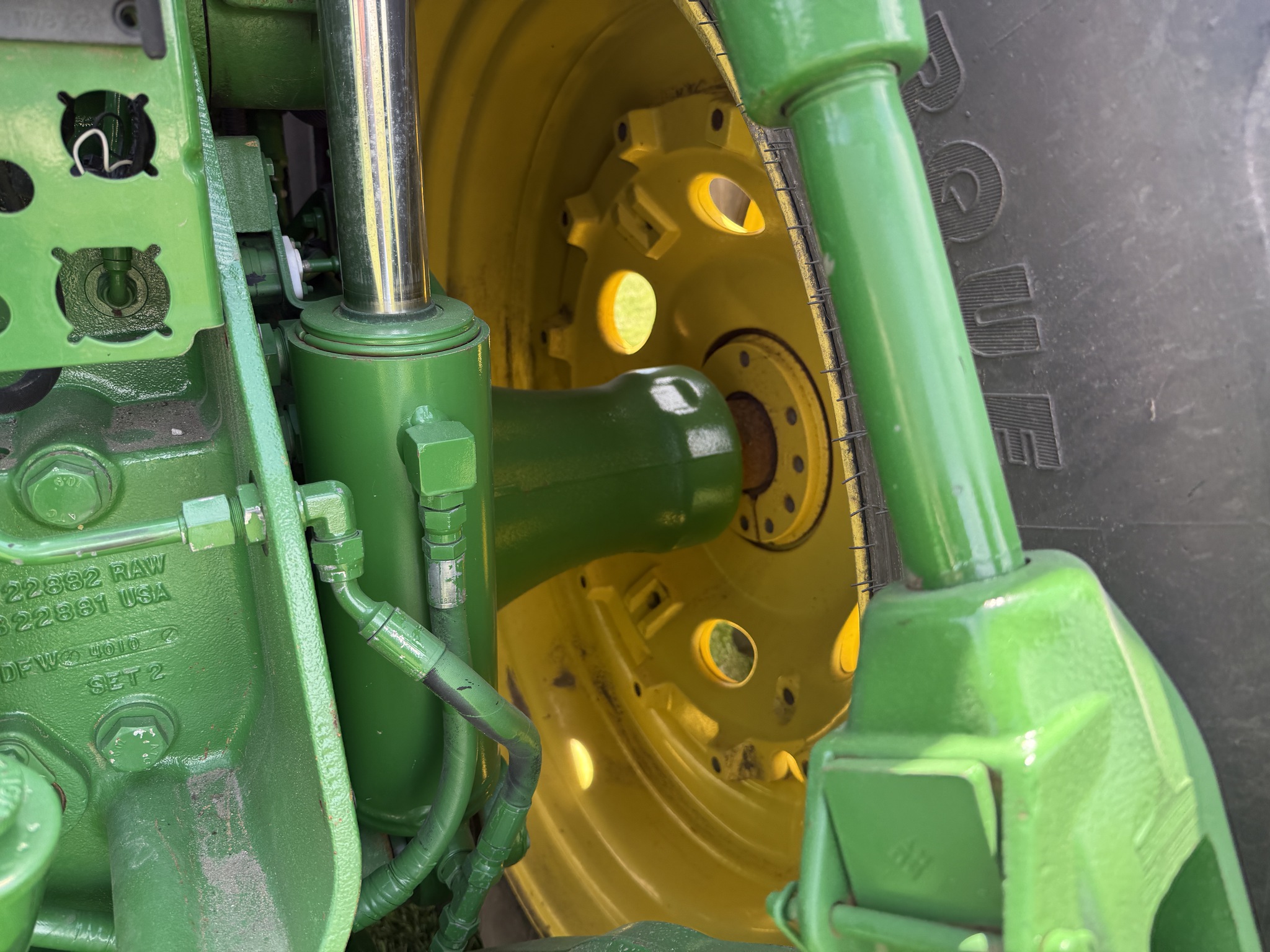 2014 John Deere 8260R Image 9