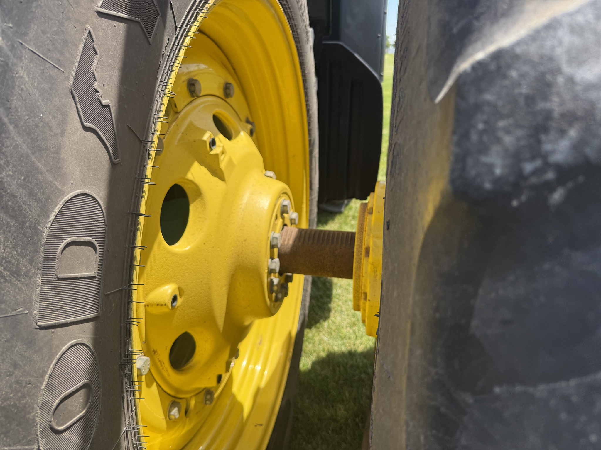 2014 John Deere 8260R Image 18
