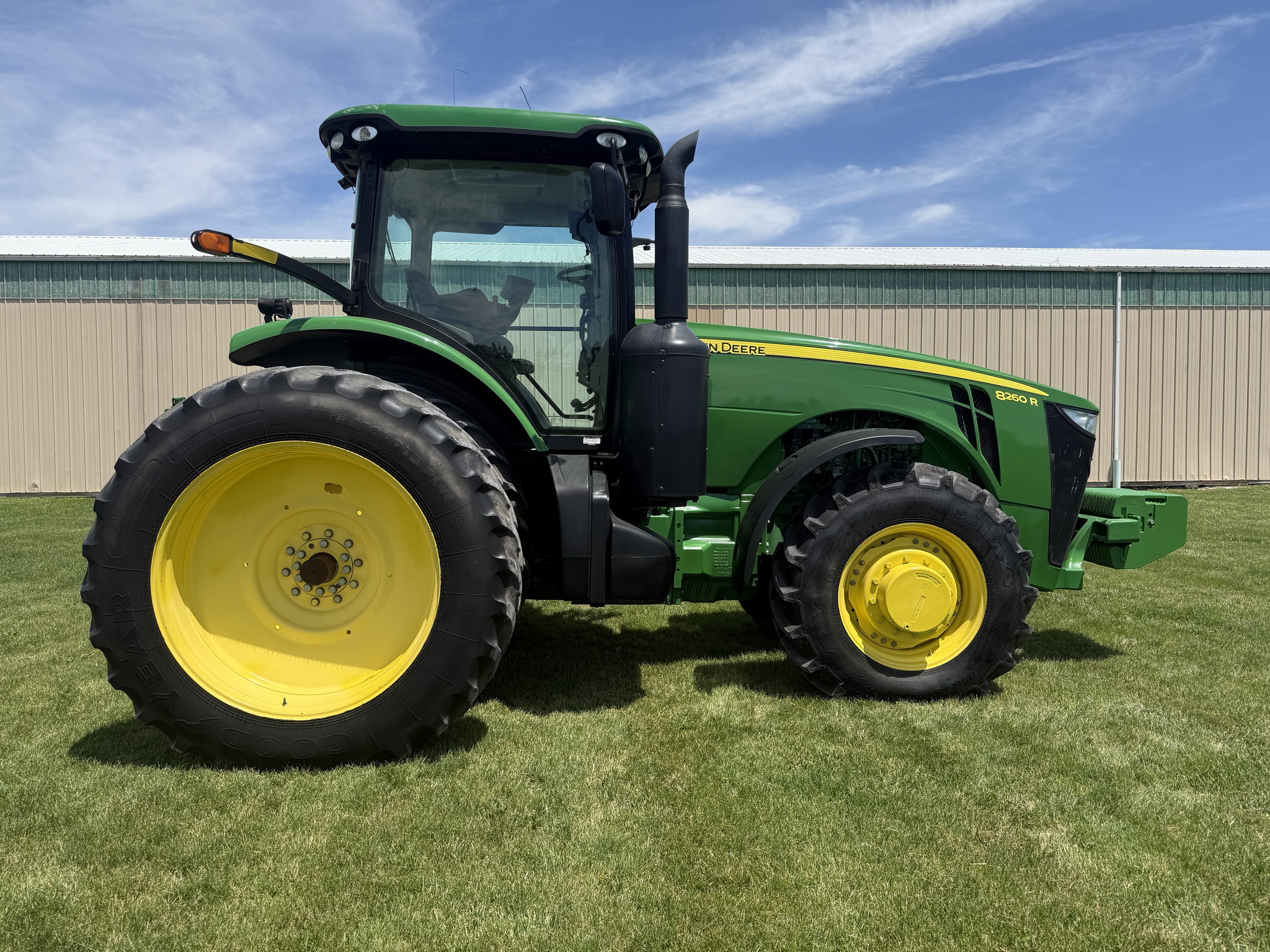 2014 John Deere 8260R Image 2