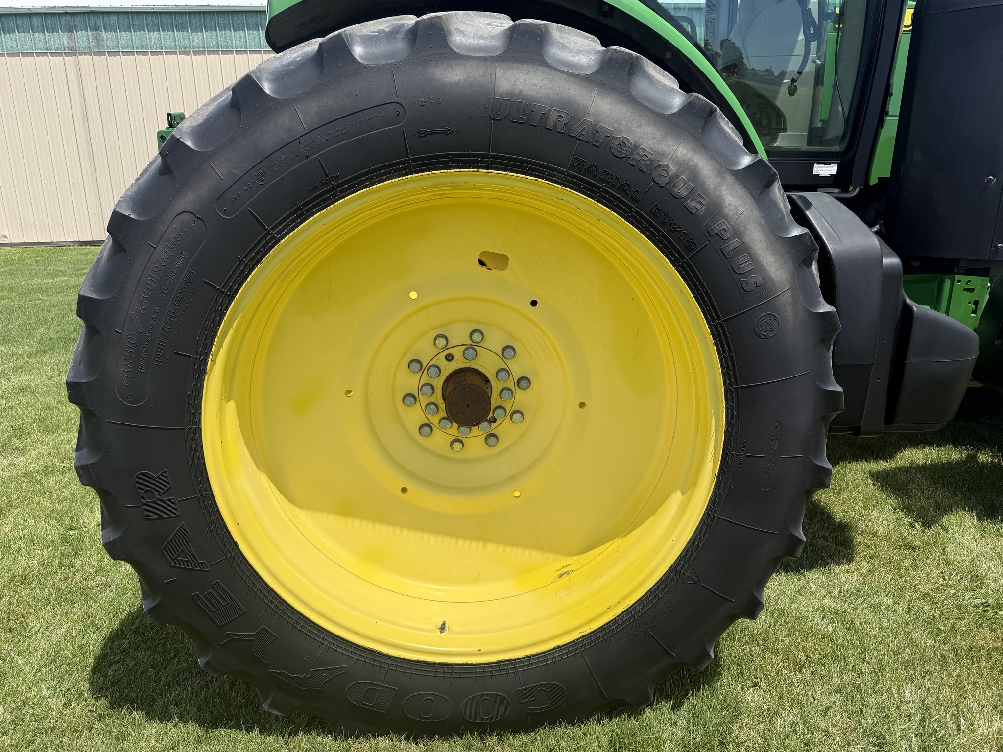 2014 John Deere 8260R Image 19