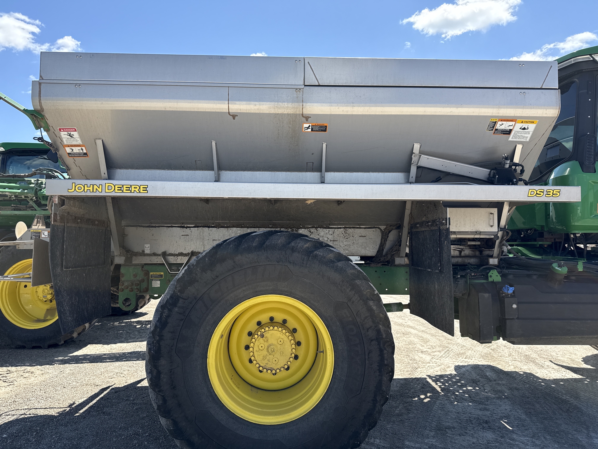 2023 John Deere 800R Image 42