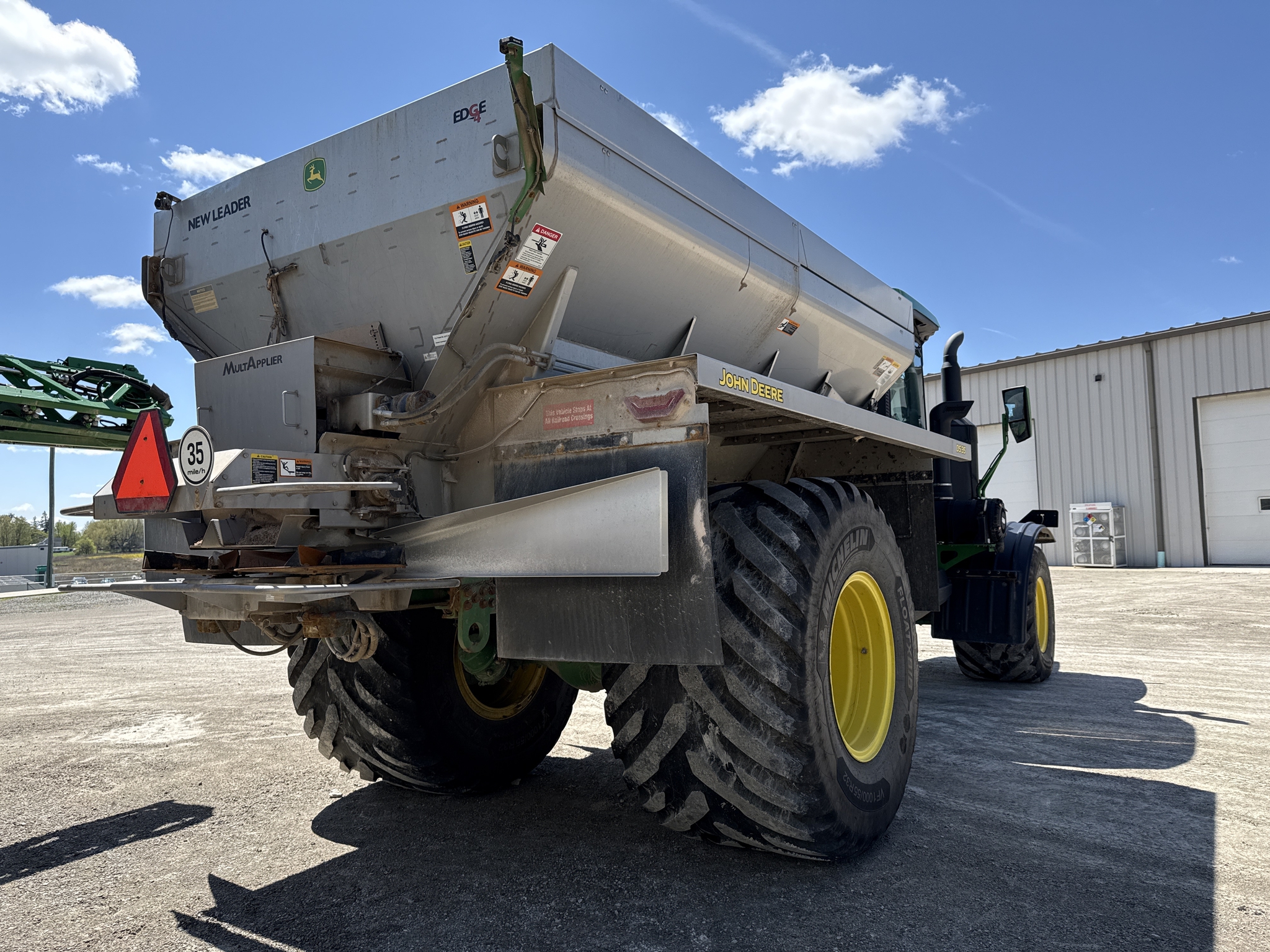 2023 John Deere 800R Image 41