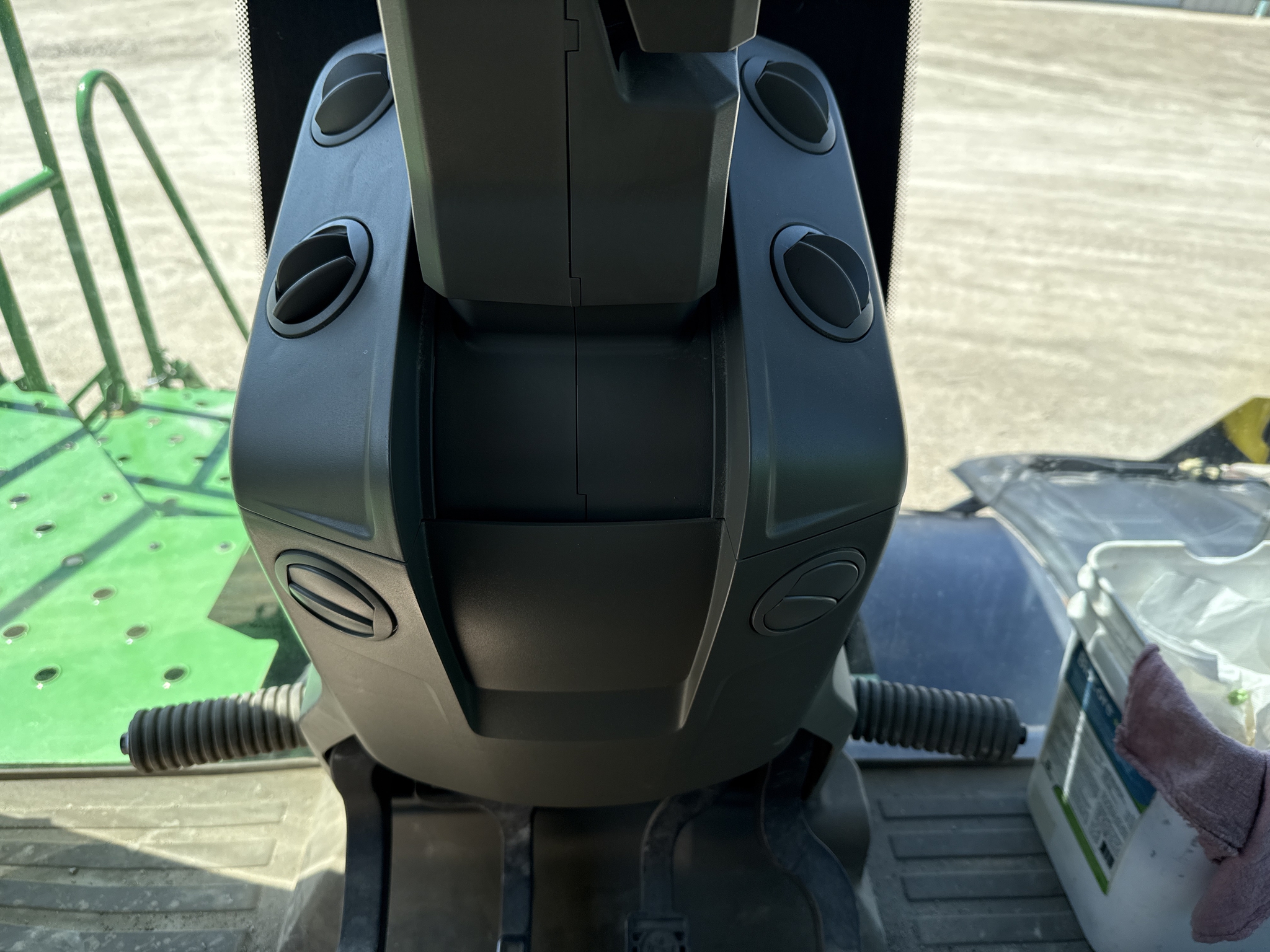 2023 John Deere 800R Image 82
