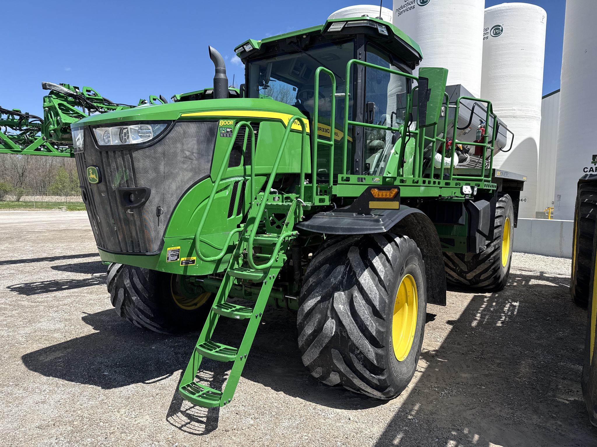 2023 John Deere 800R Image 2