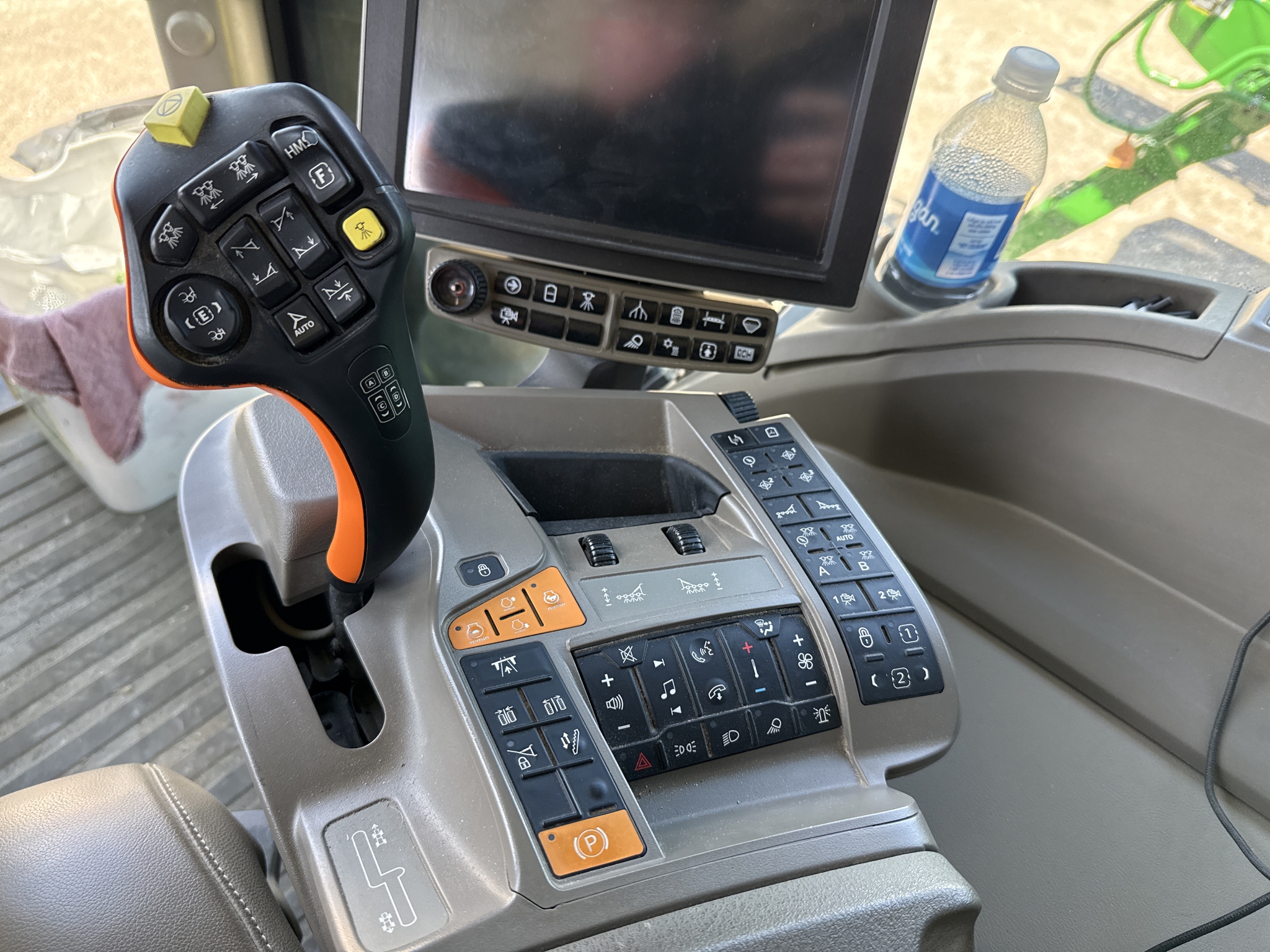 2023 John Deere 800R Image 100