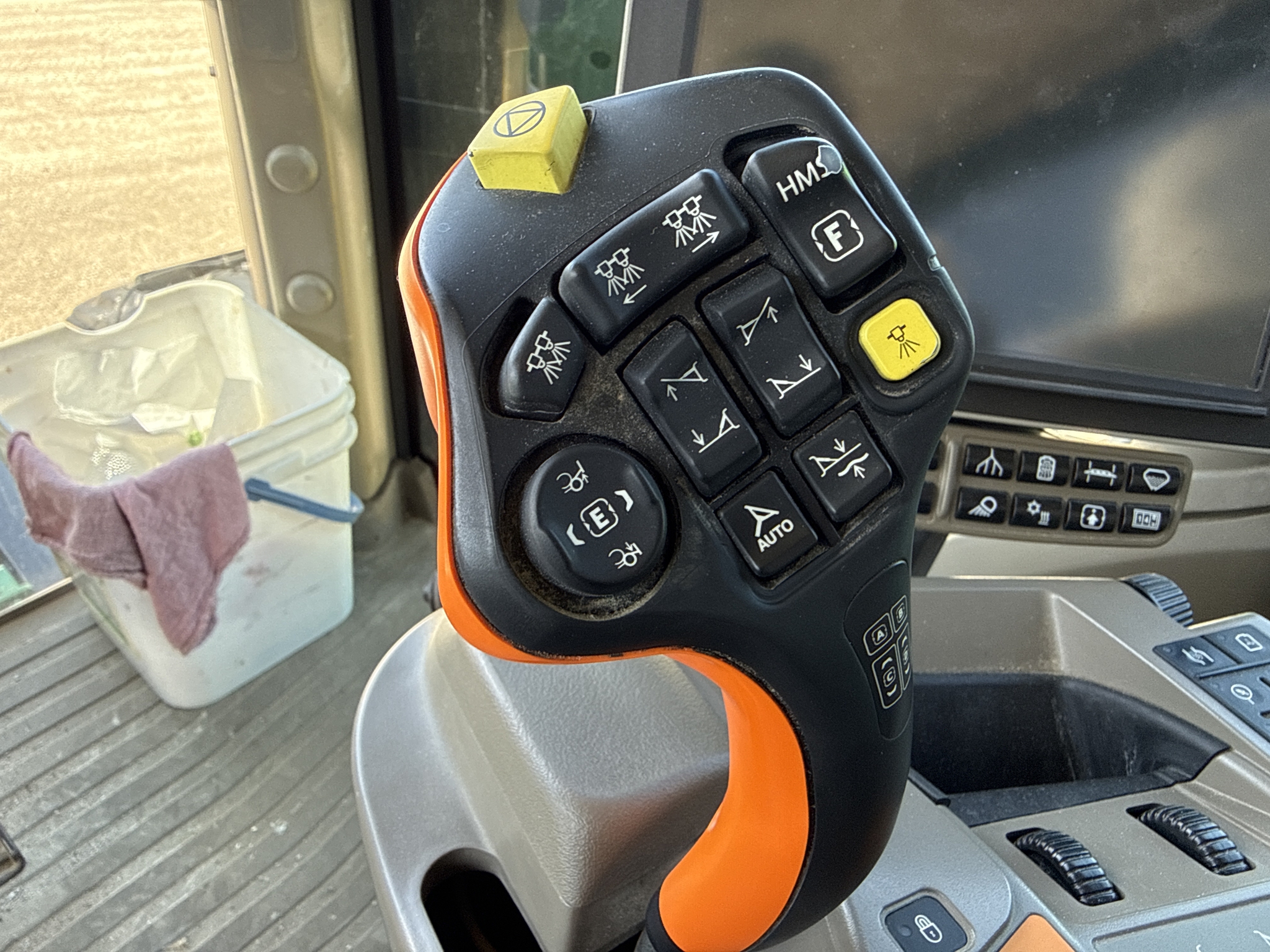 2023 John Deere 800R Image 101
