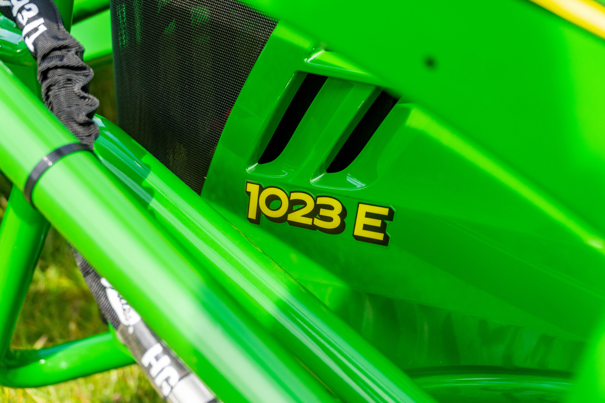 New In-Stock 2026 John Deere 1023E Compact Utility Tractors at Koenig Equipment in Knightstown, IN - PhotoXL9
