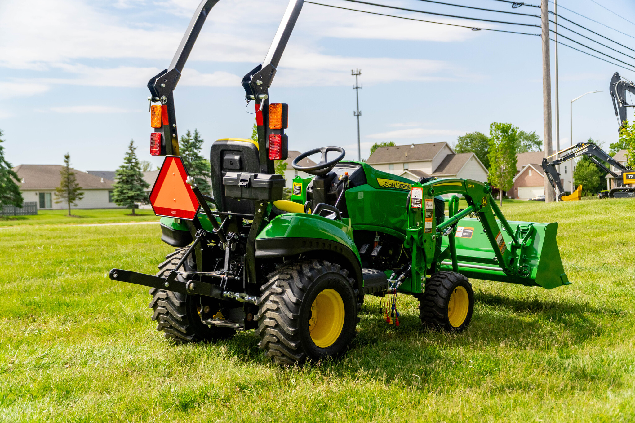 New In-Stock 2026 John Deere 1023E Compact Utility Tractors at Koenig Equipment in Knightstown, IN - PhotoXL6