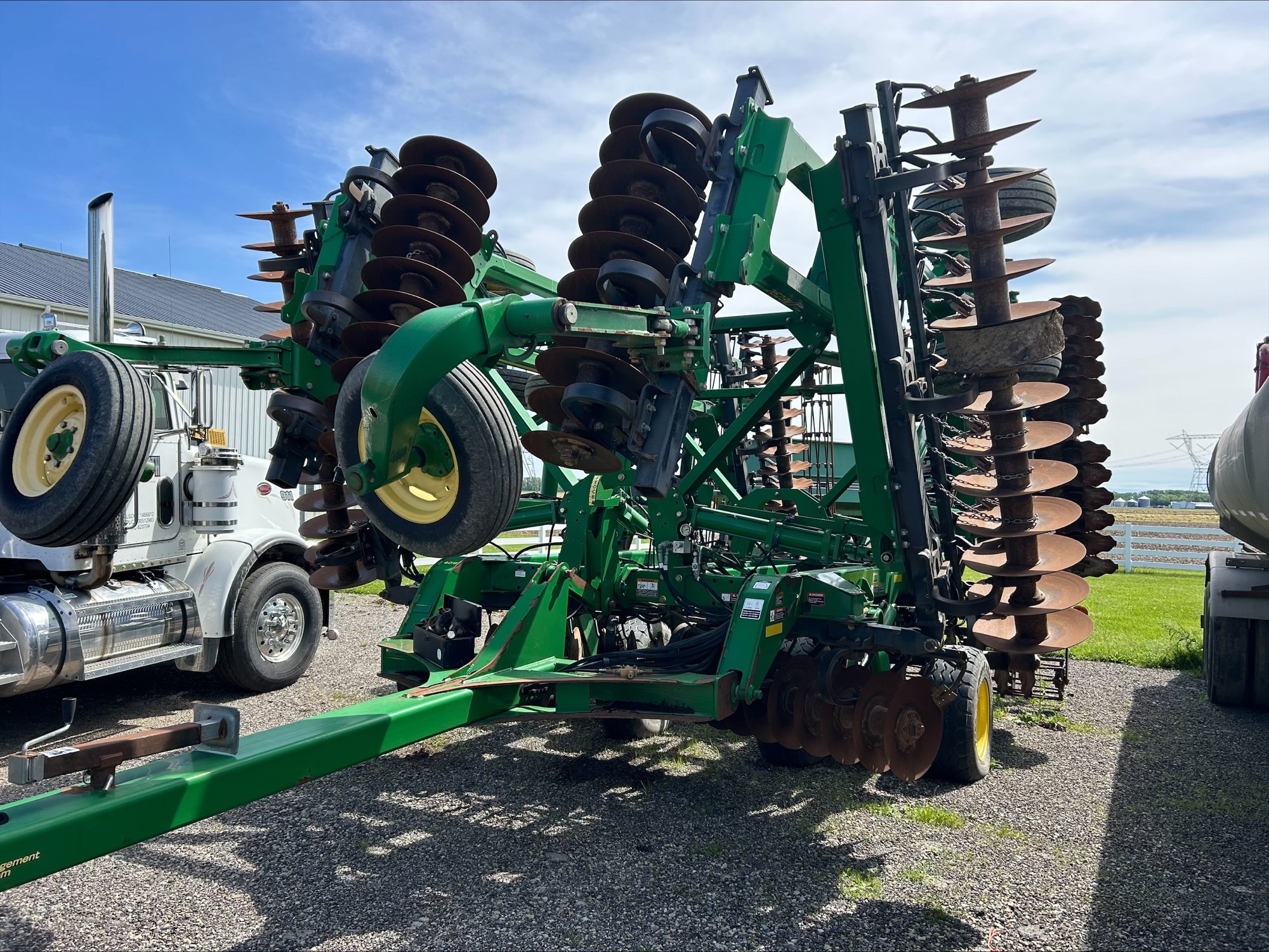 2013 John Deere 2623VT Image 1