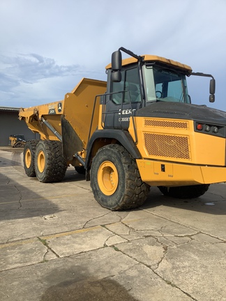 2022 John Deere 260E