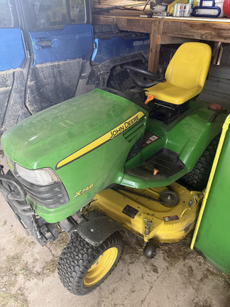 Photo of 2011 John Deere X748