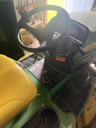 Photo of 2011 John Deere X748