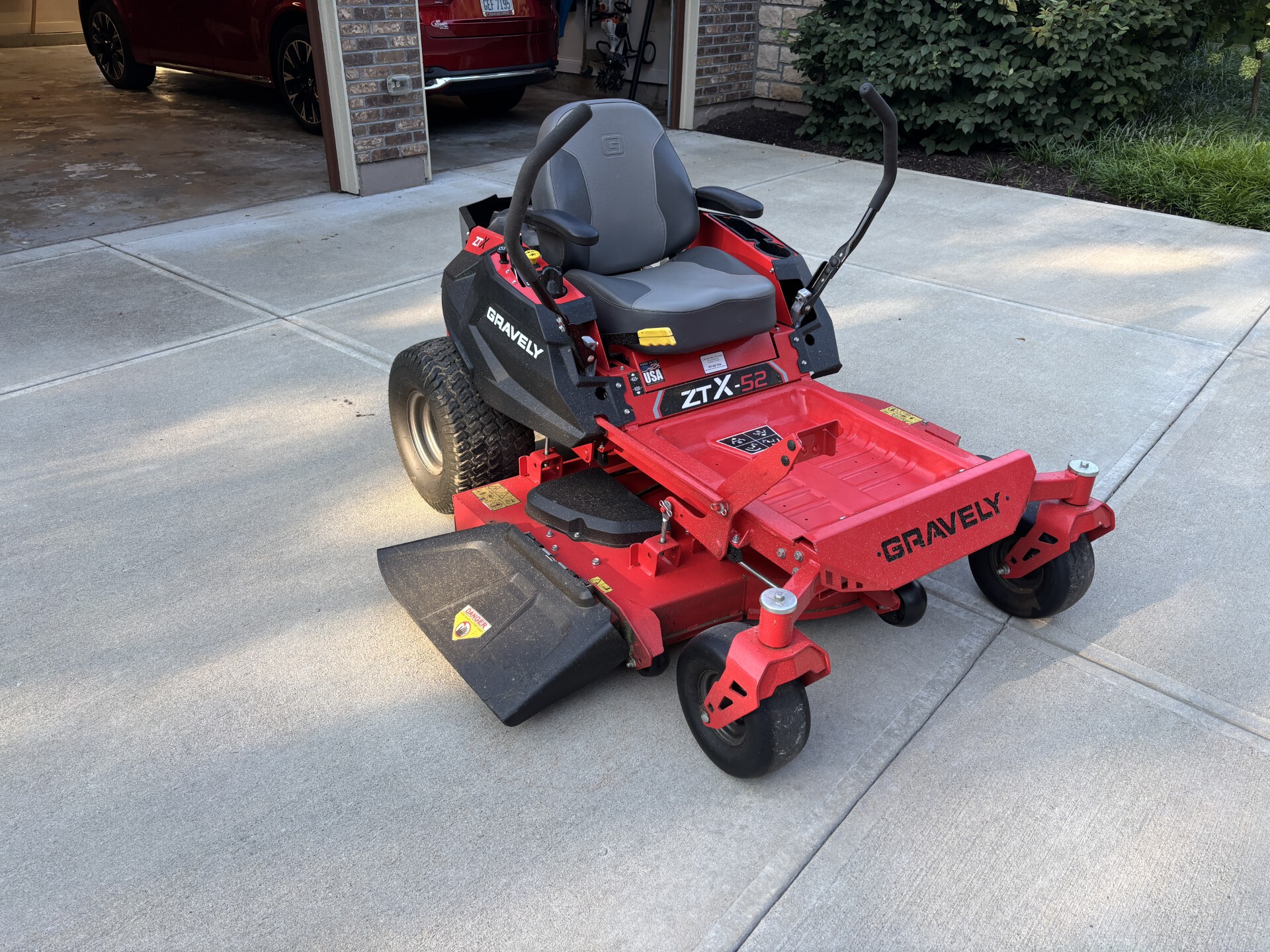 Used 2021 Gravely ZTX52 Zero Turn Mowers at Koenig Equipment in Germantown, OH - PhotoXL17